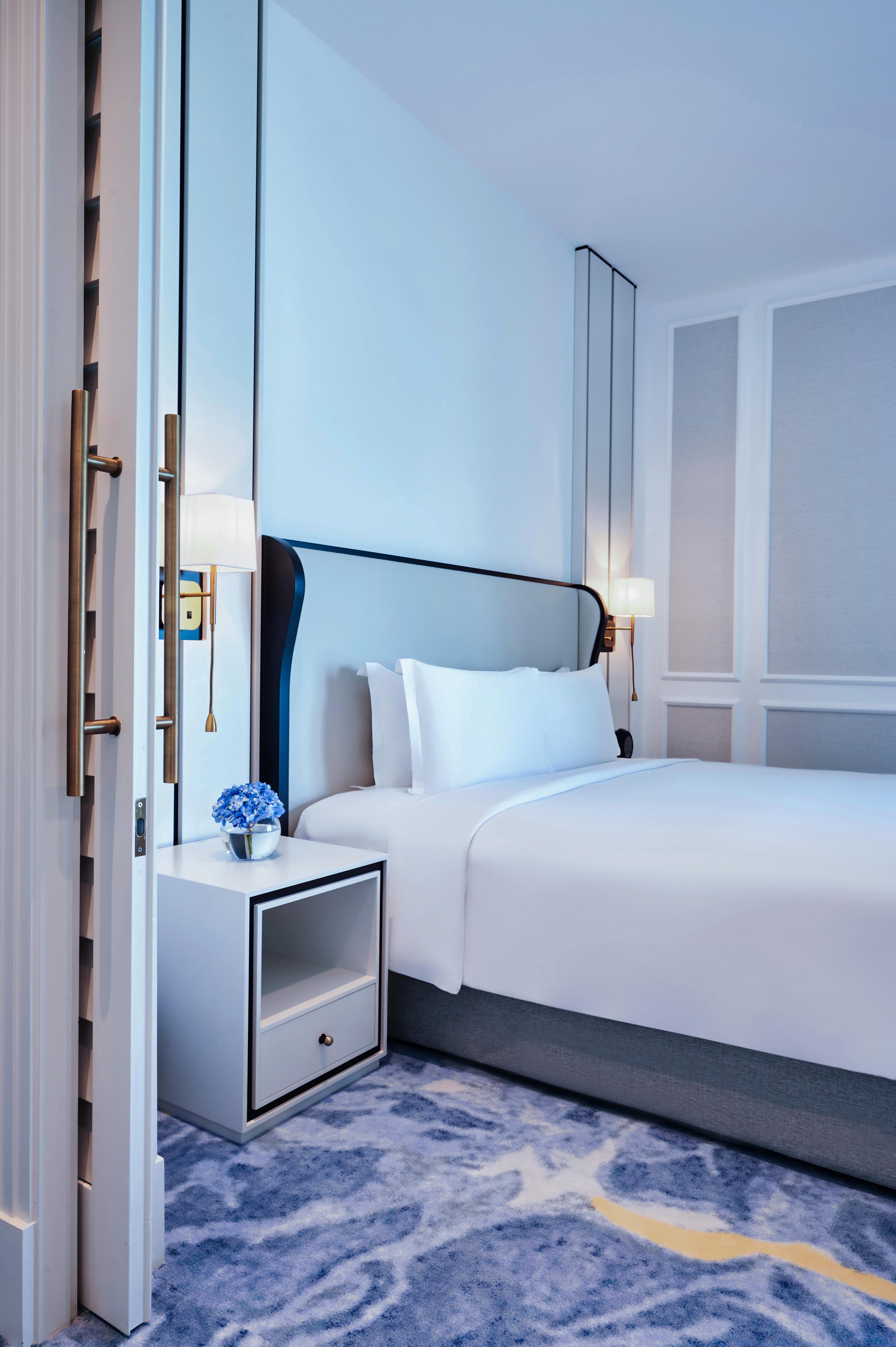 Junior Suite Side Sea View with Balcony