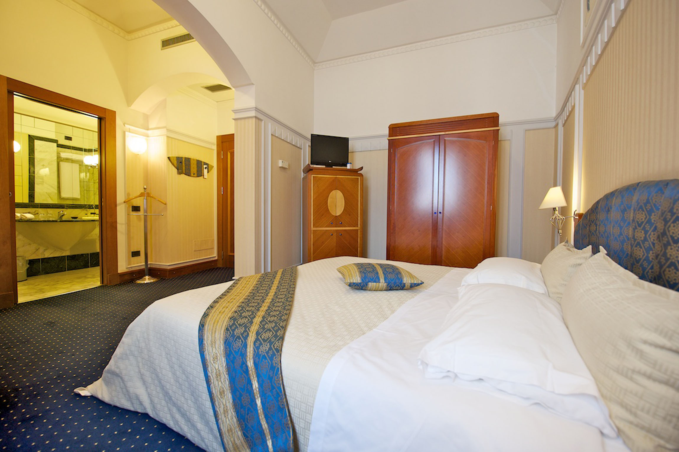 Double or Twin Standard