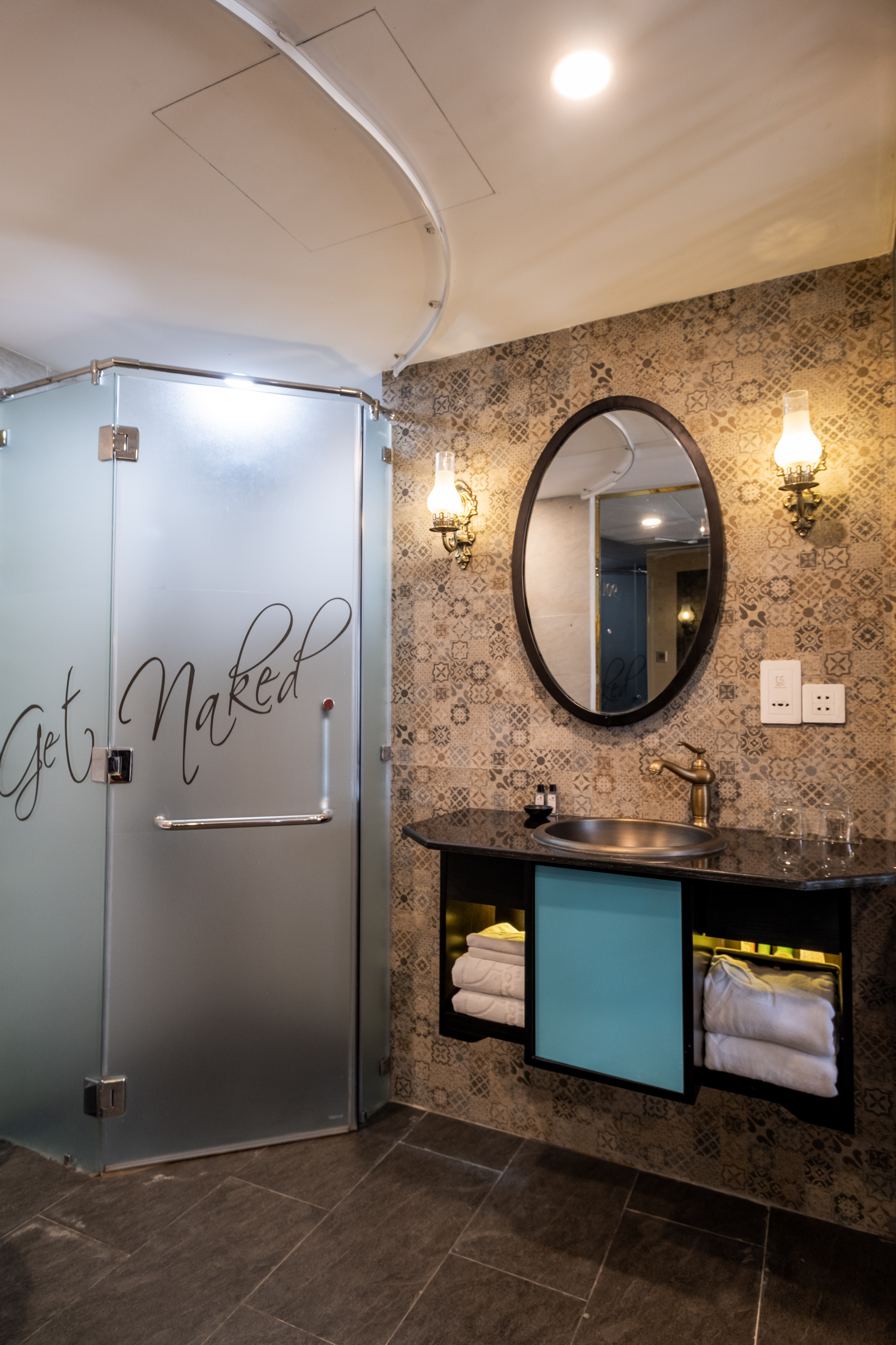 Single Deluxe King Bed