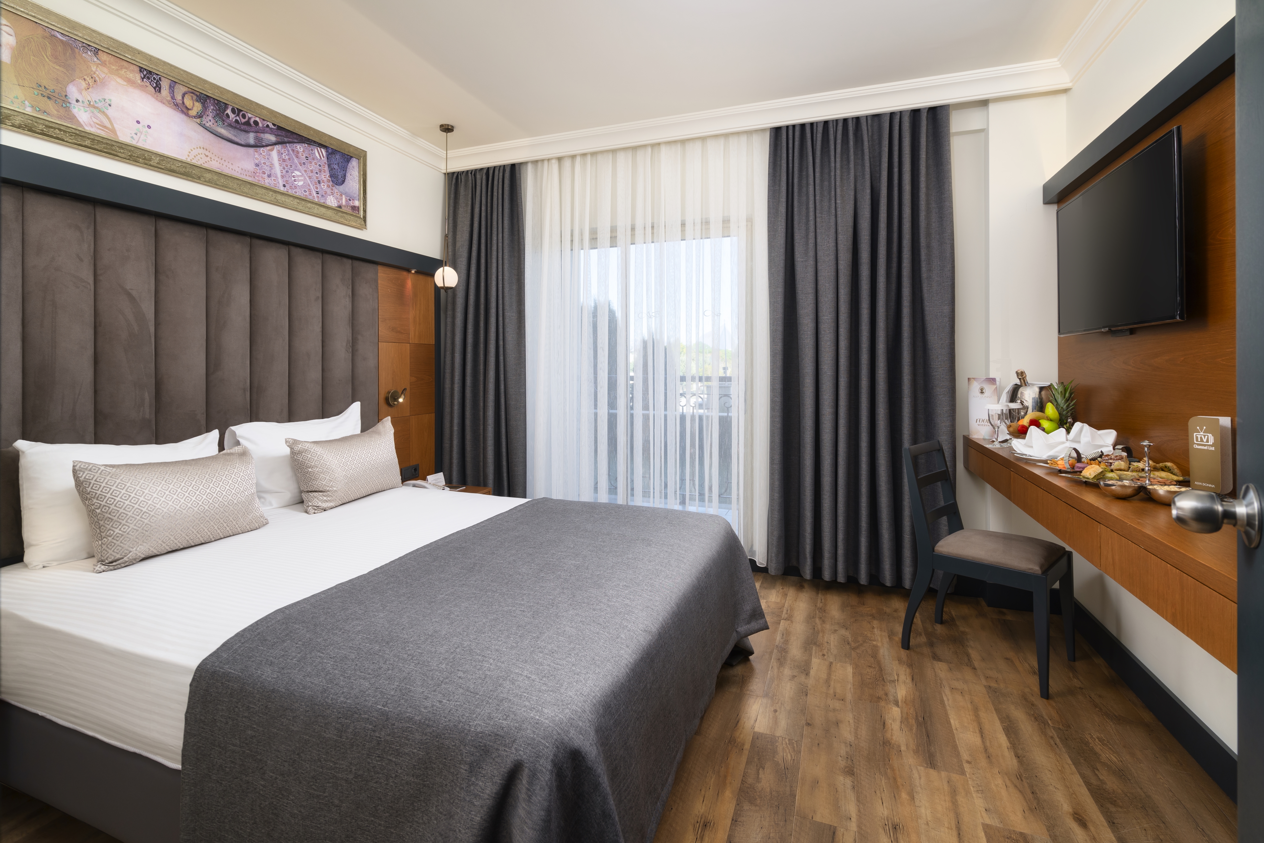 Family Room Land View