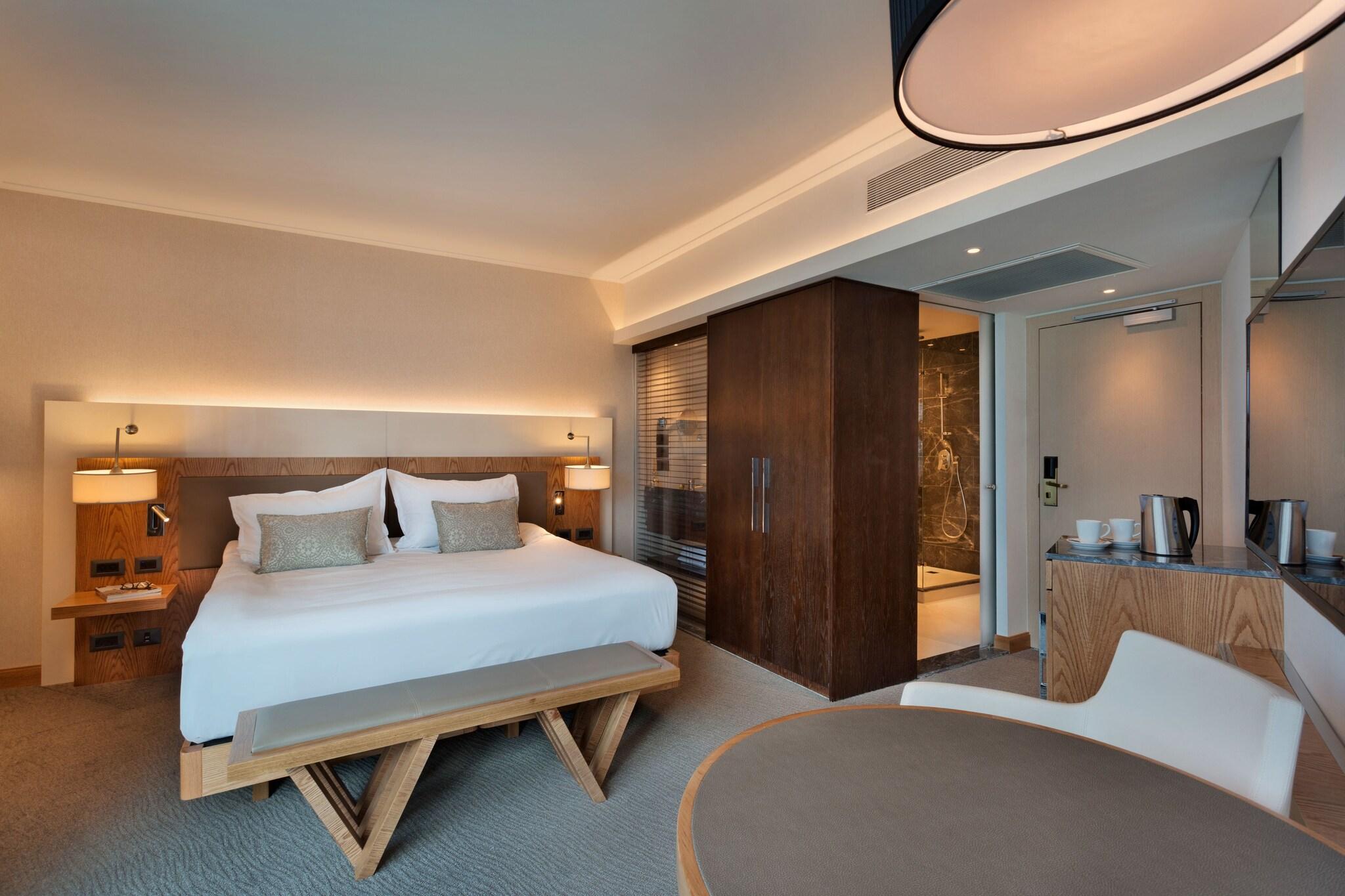 Double Deluxe Two Beds