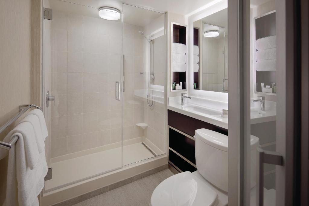 Double Pool View King Bed