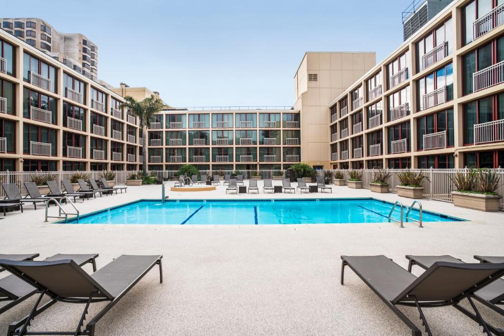 Double Pool View King Bed