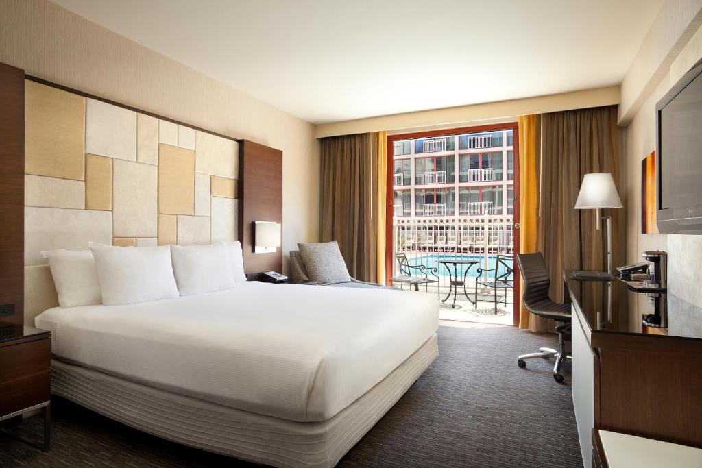 Double Pool View King Bed