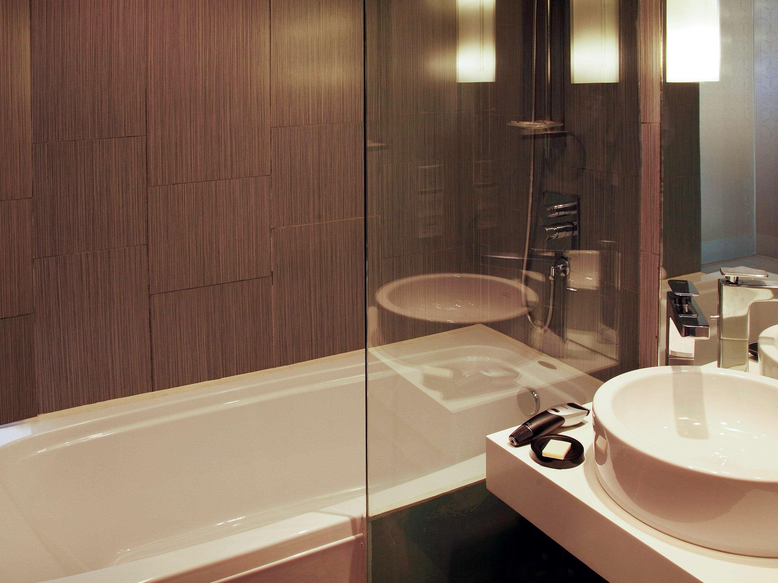 Double Deluxe Queen Bed