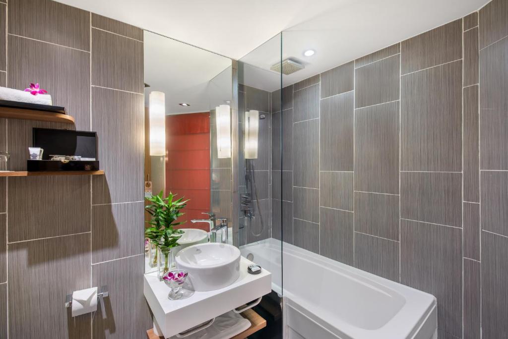 Double Queen Size Bed