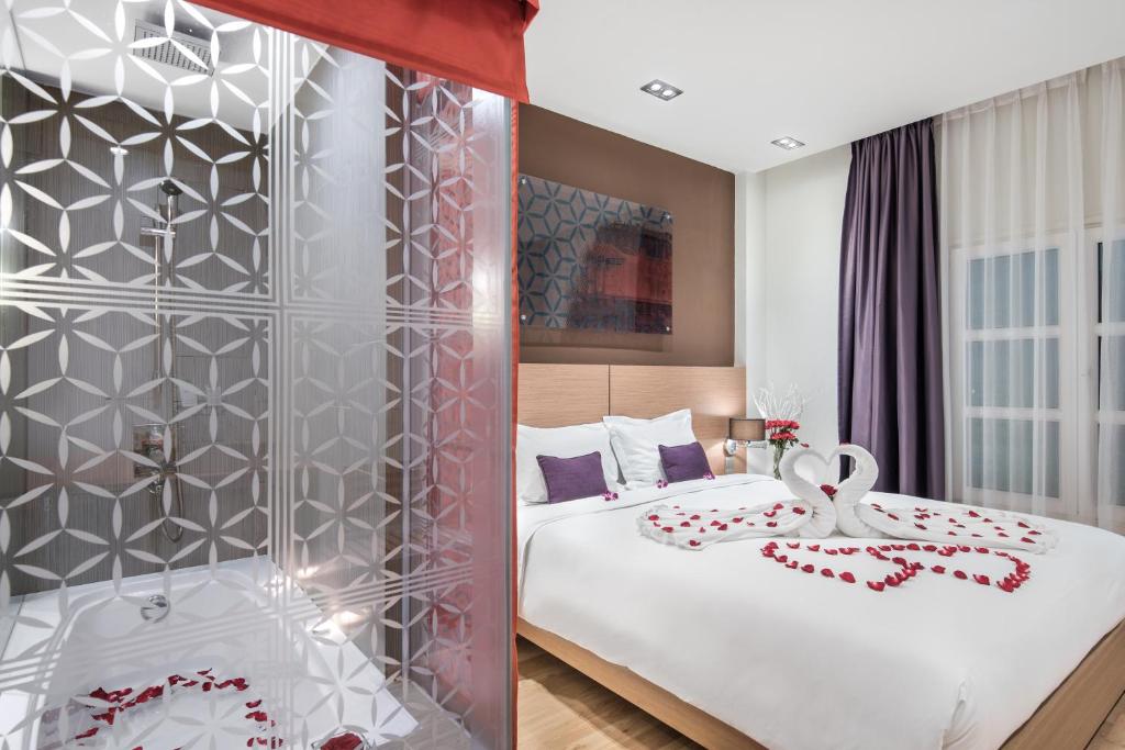 Double Queen Size Bed