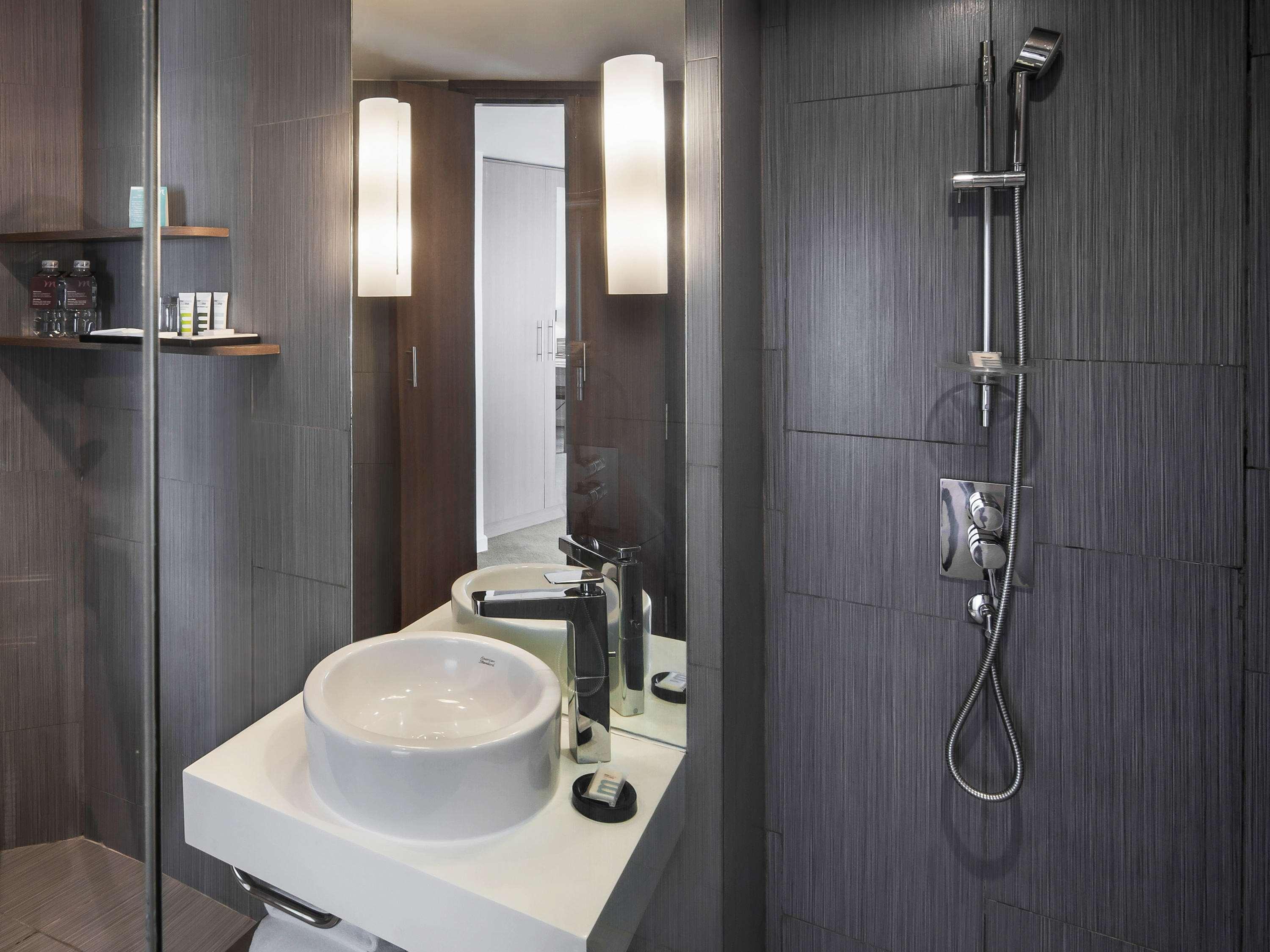 Single Superior Queen Bed