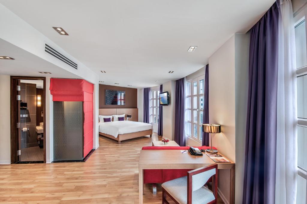 Double Deluxe Queen Bed