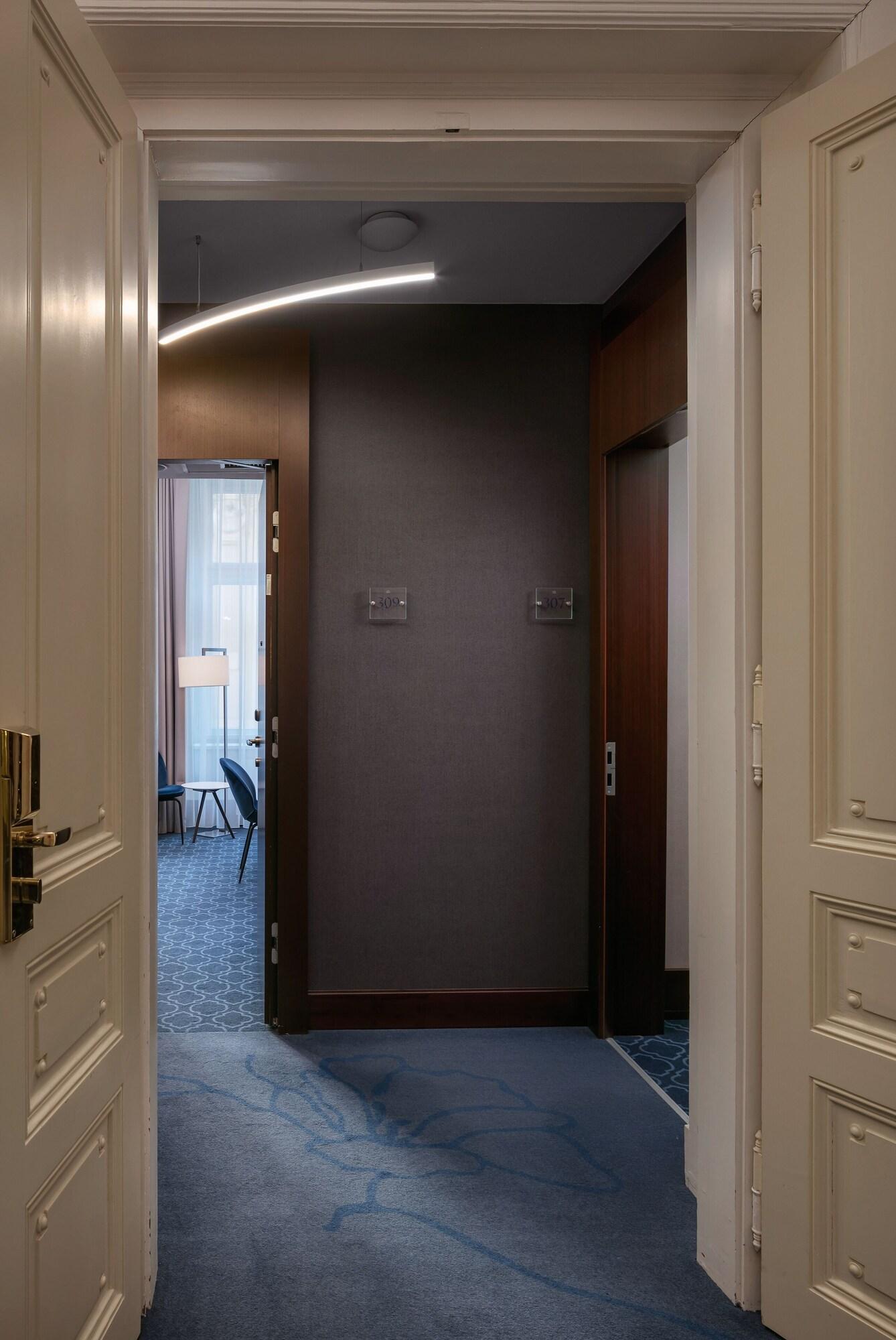 Room Deluxe King Bed