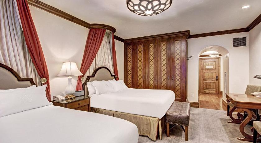 Double Deluxe Two Queen Beds