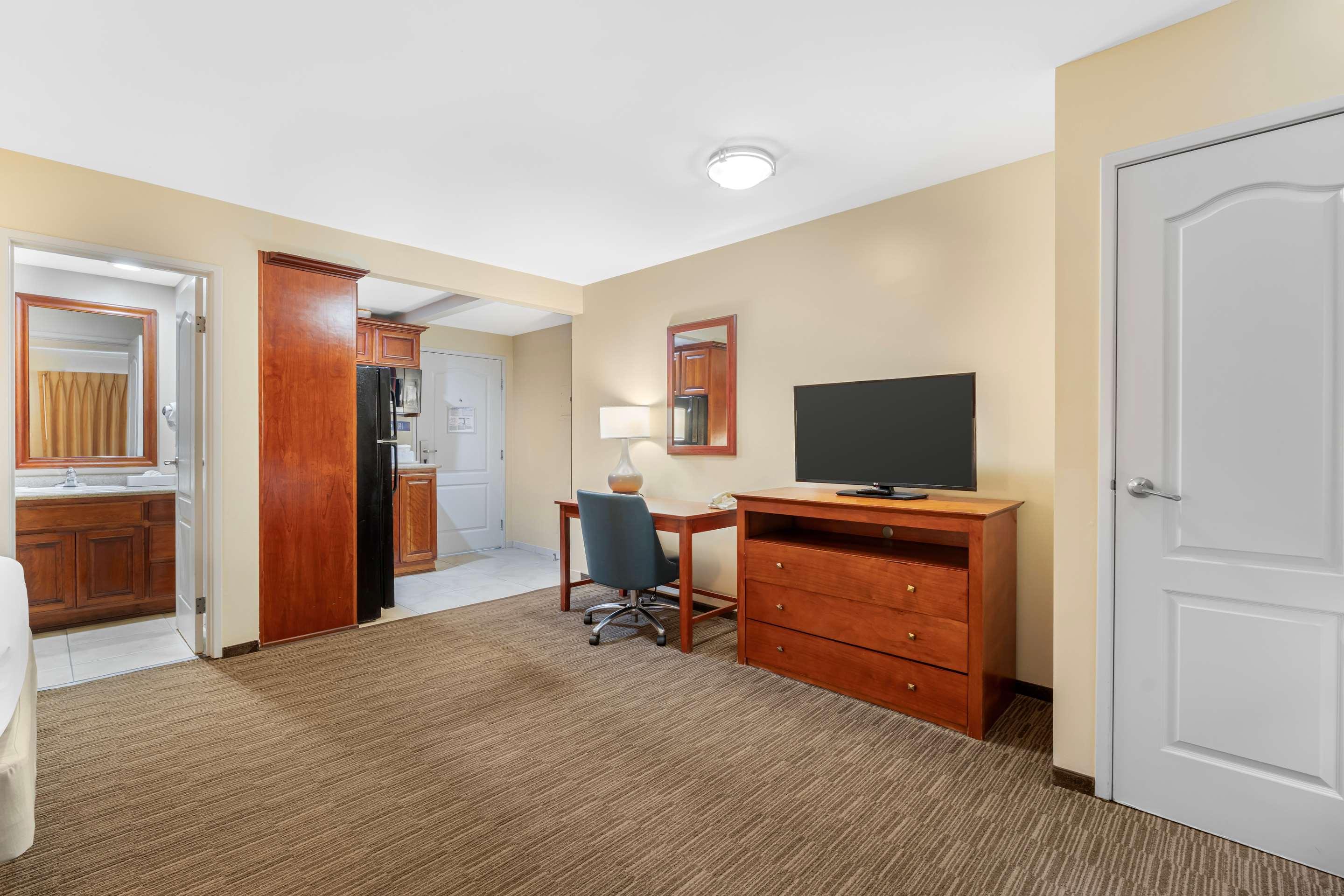 Quadruple Two Queen Beds