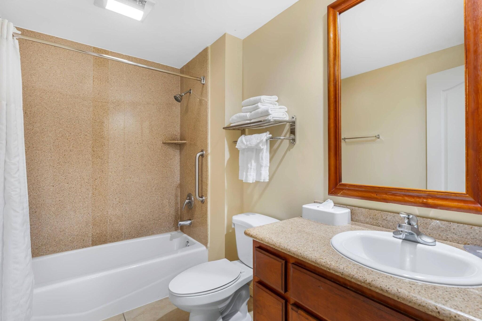 Quadruple Deluxe Pool View