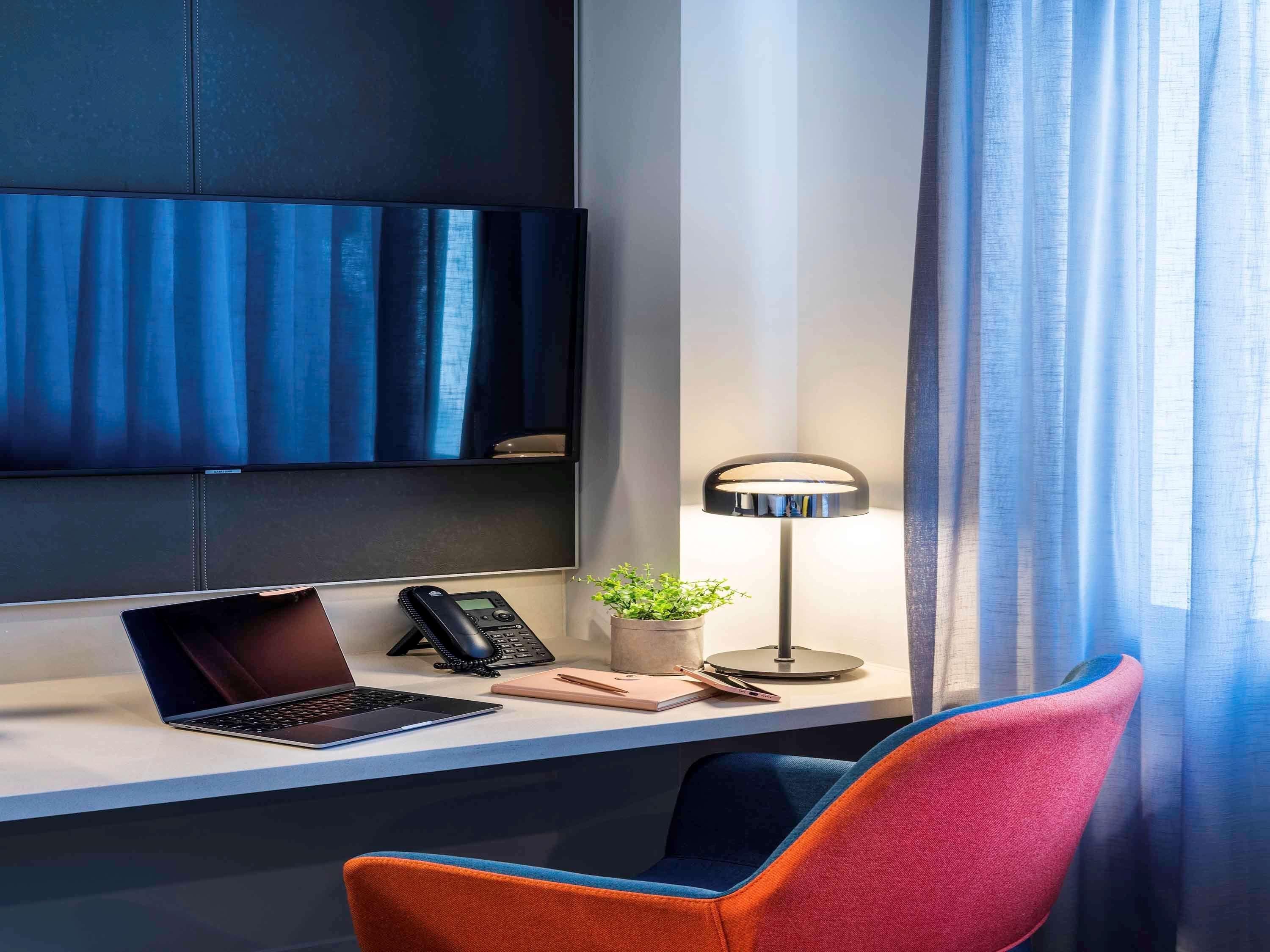 Double Deluxe Queen Bed