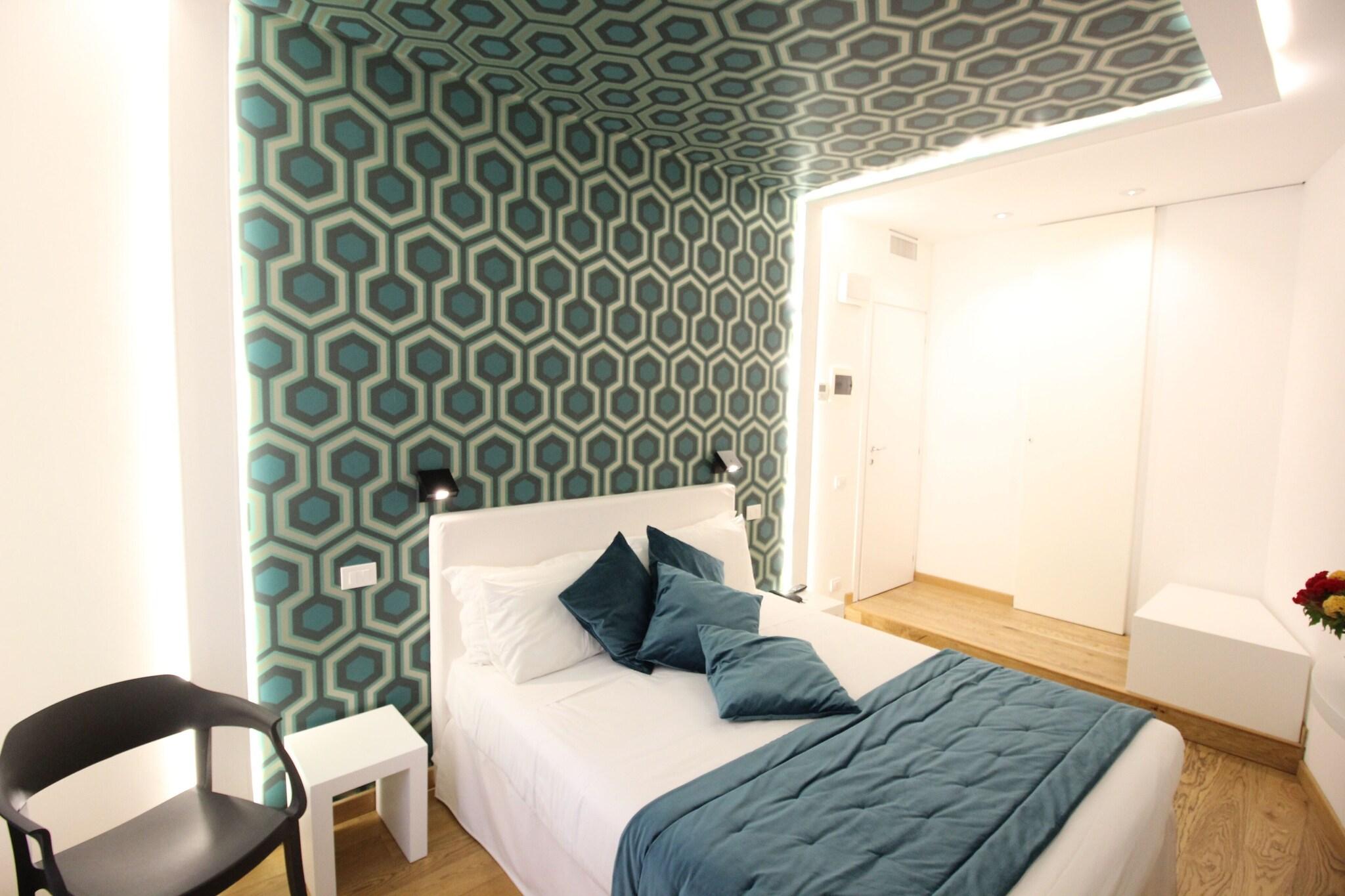 Double or Twin City View Queen Bed