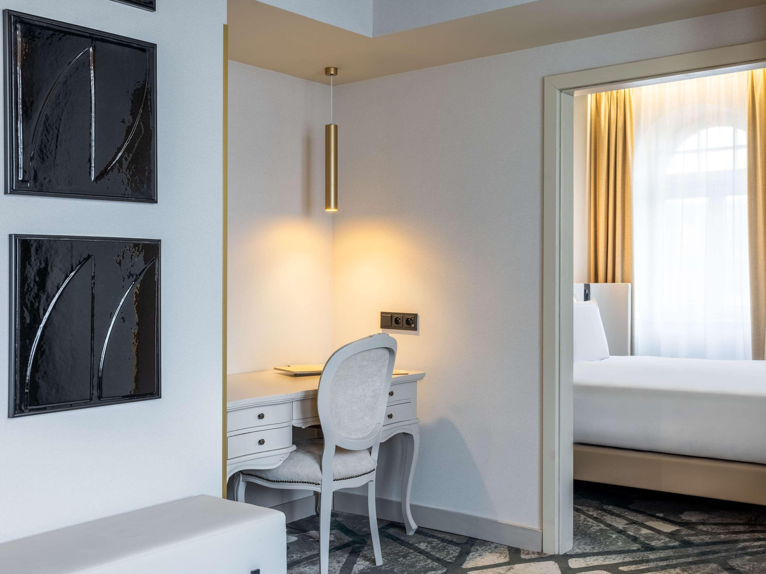 Junior Suite King Size Bed