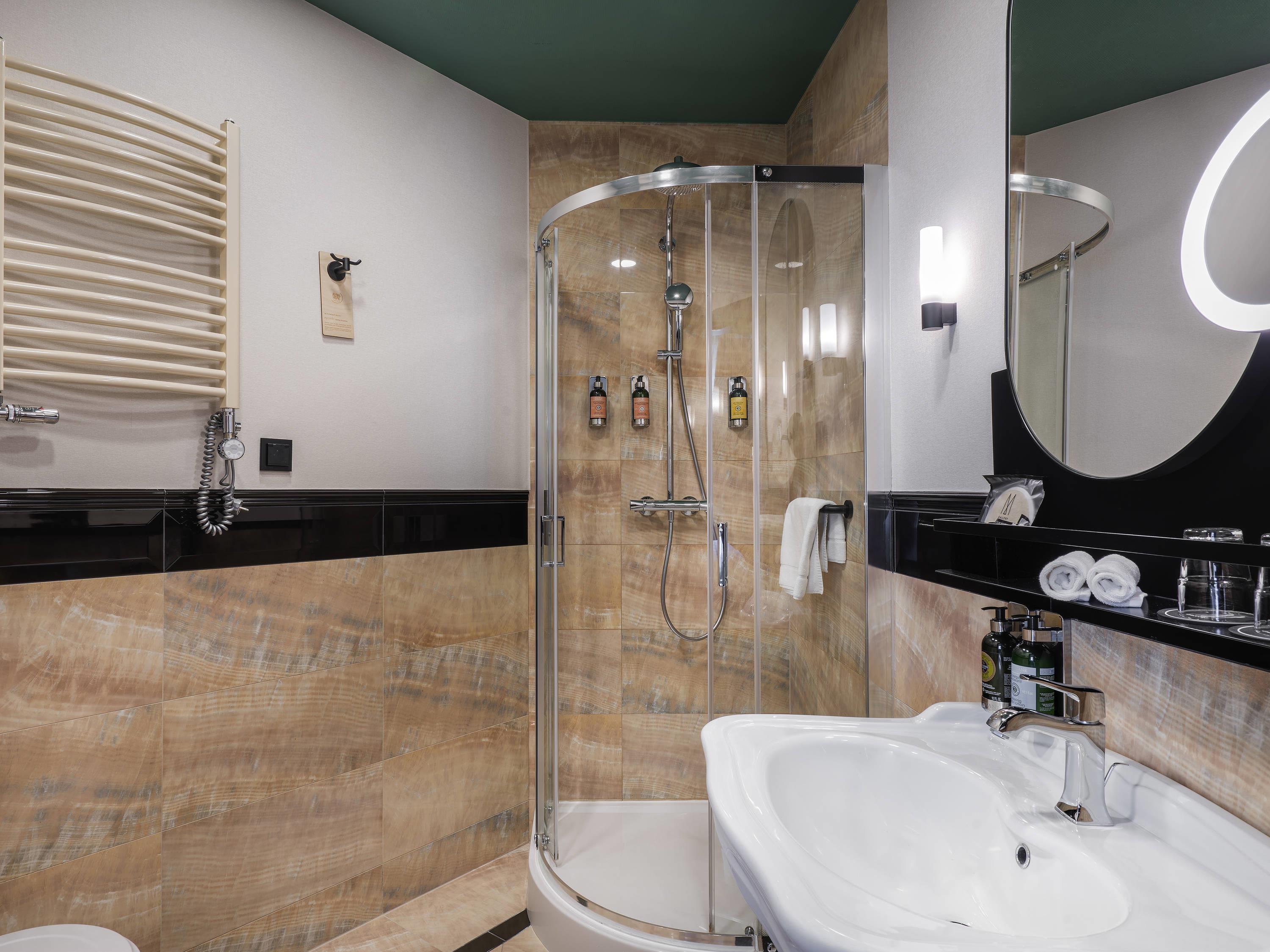 Double Deluxe King Bed