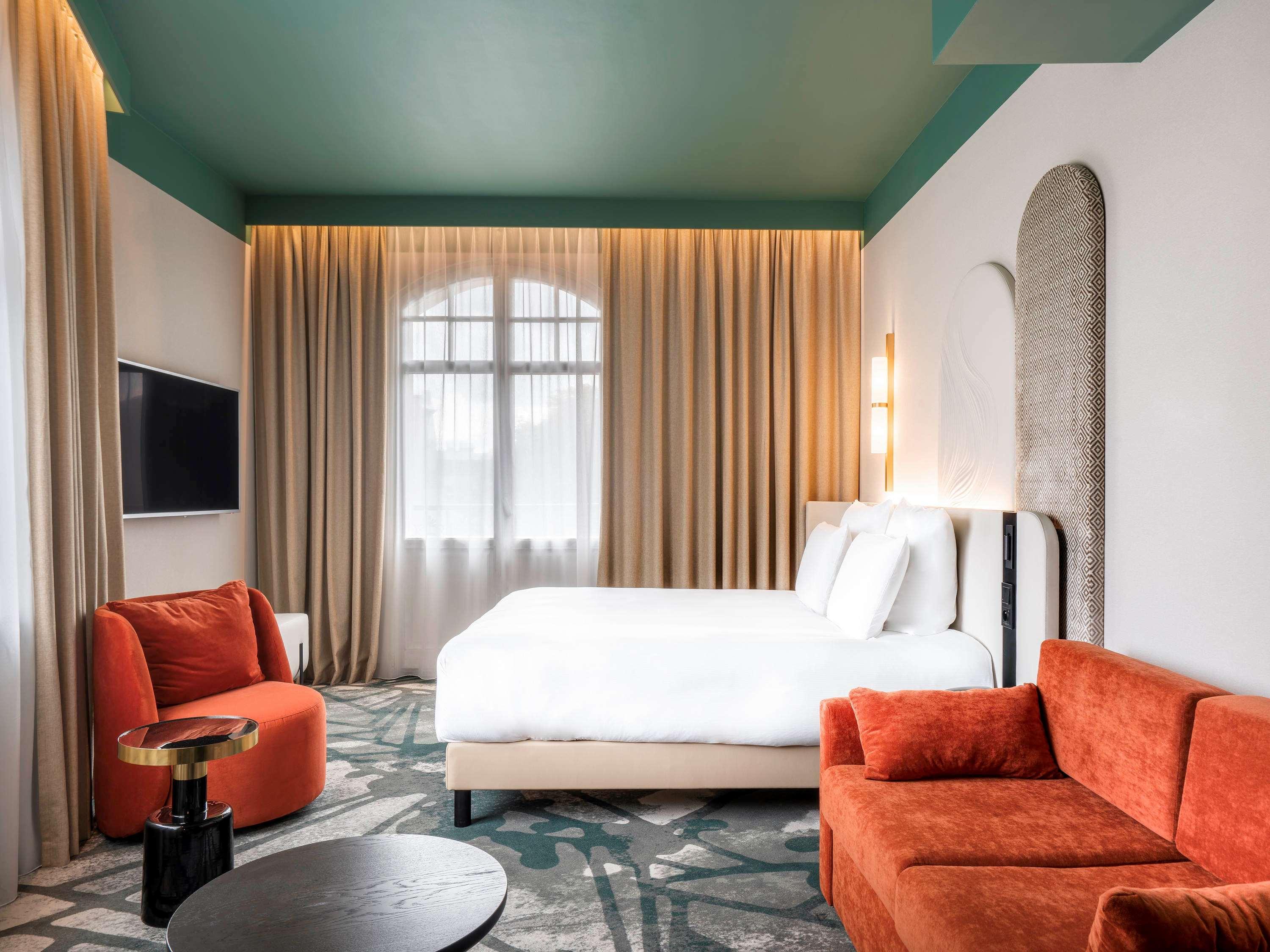 Double Deluxe King Bed