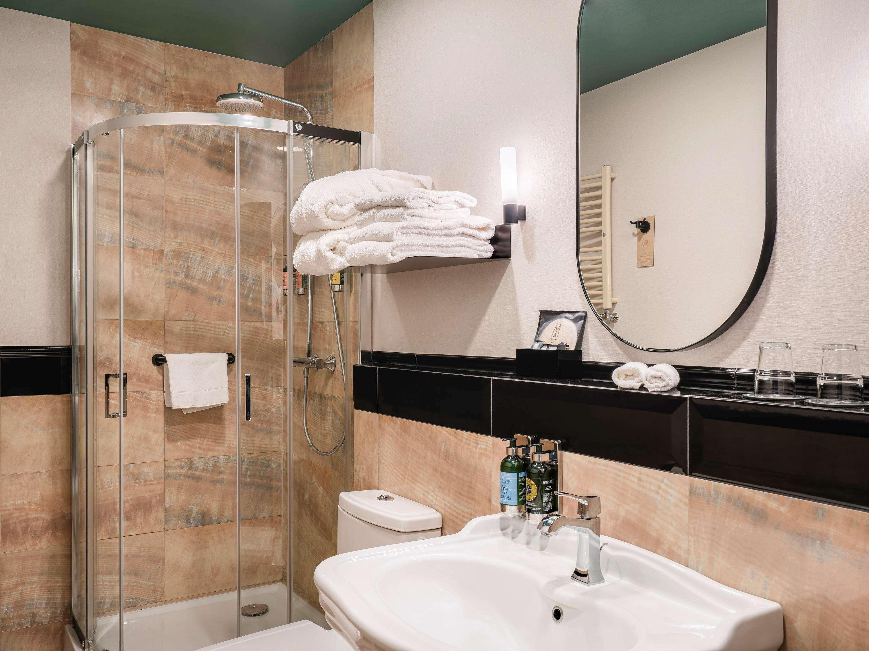 Double Deluxe King Bed