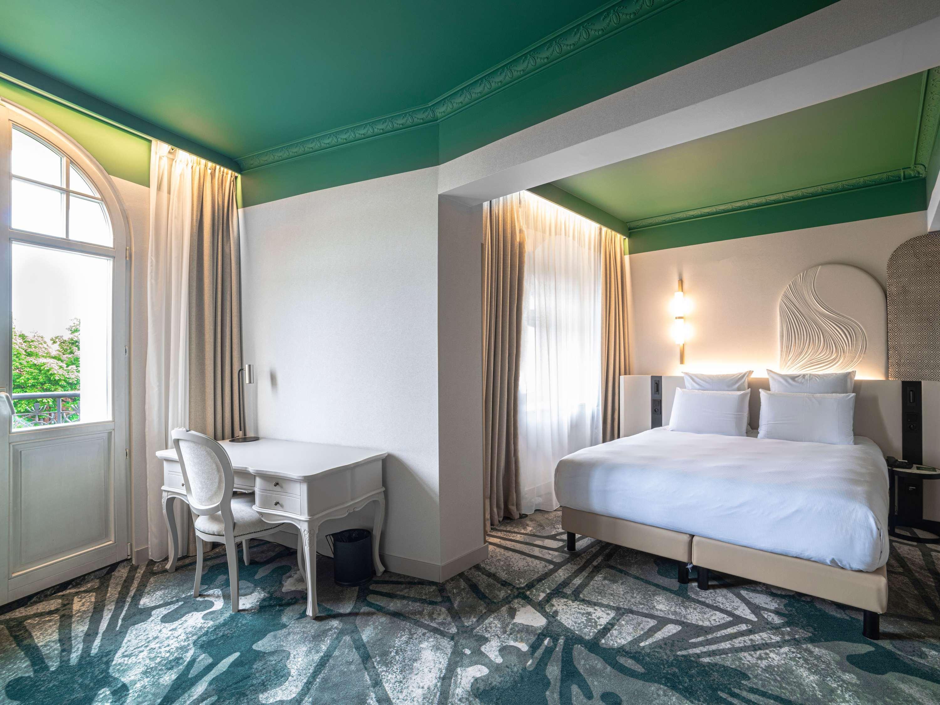 Double Deluxe King Bed