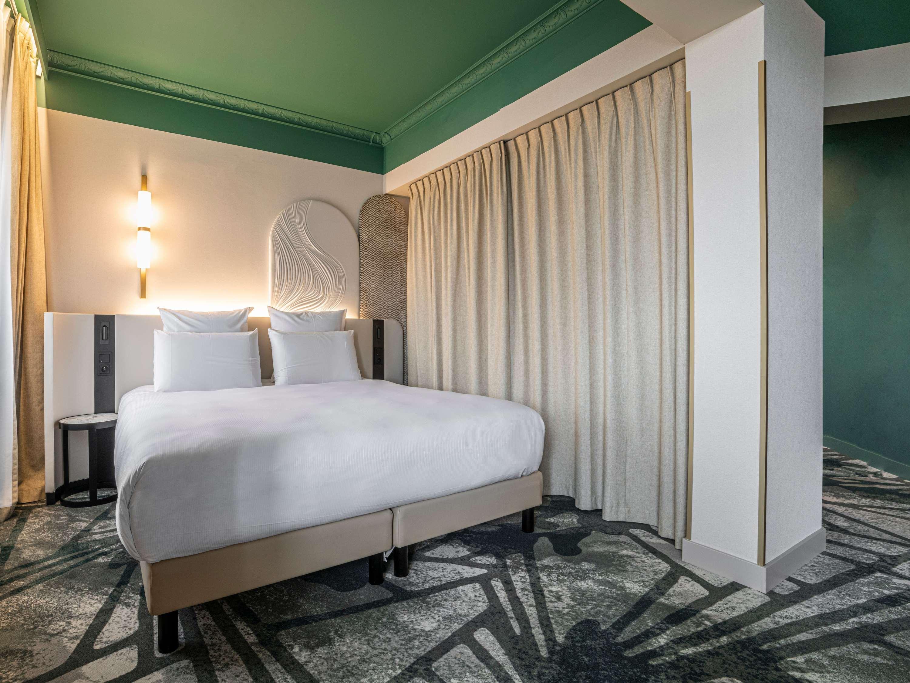 Double Deluxe King Bed