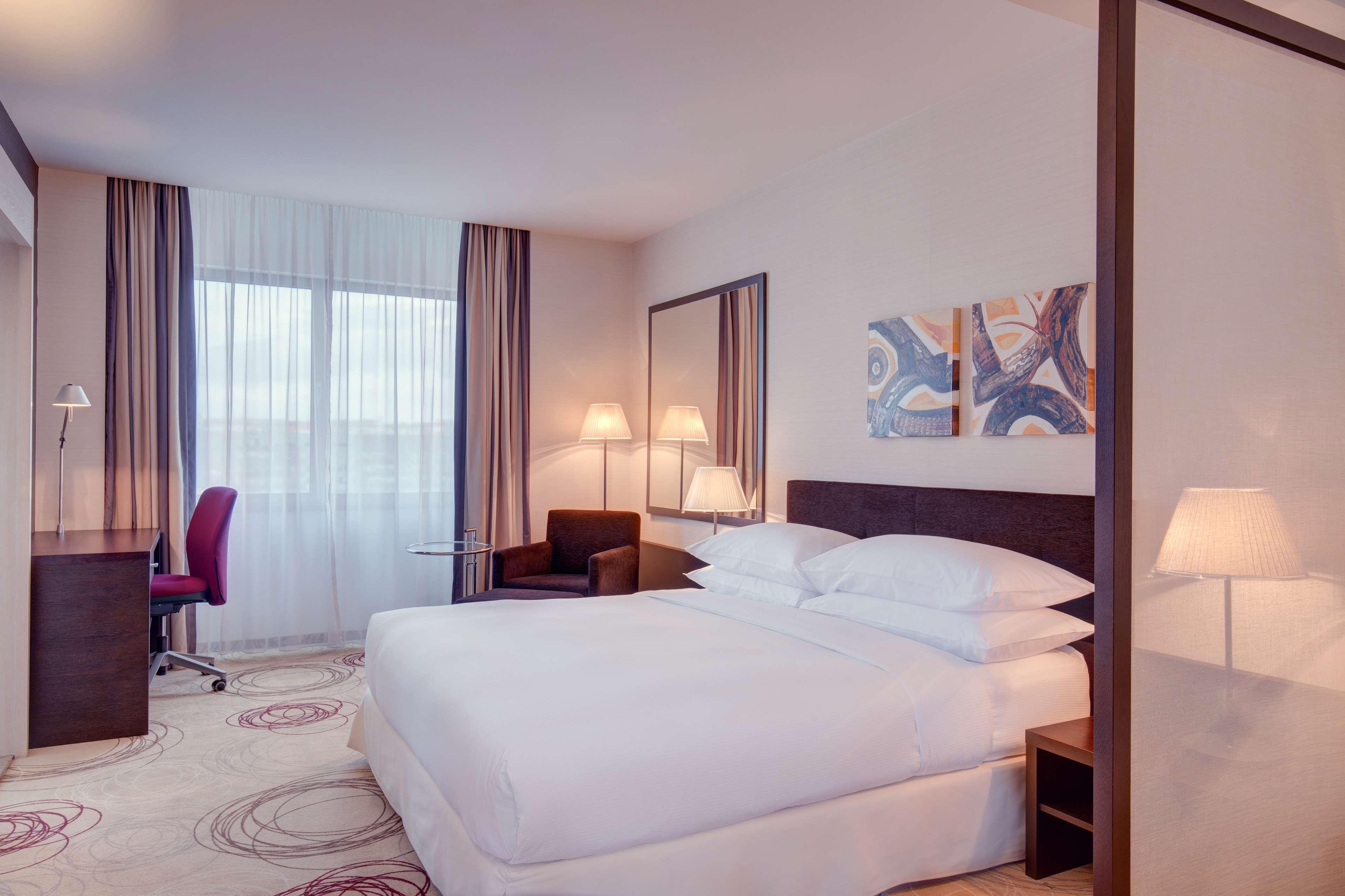 Double Deluxe King Bed