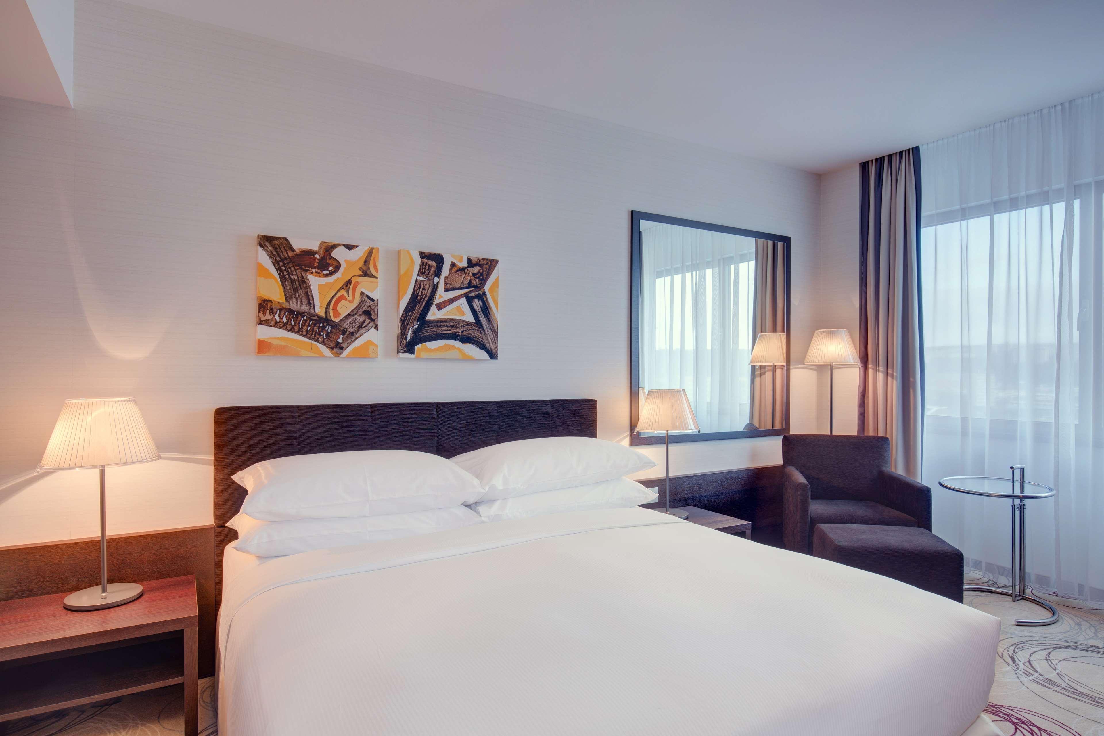 Double Deluxe King Bed