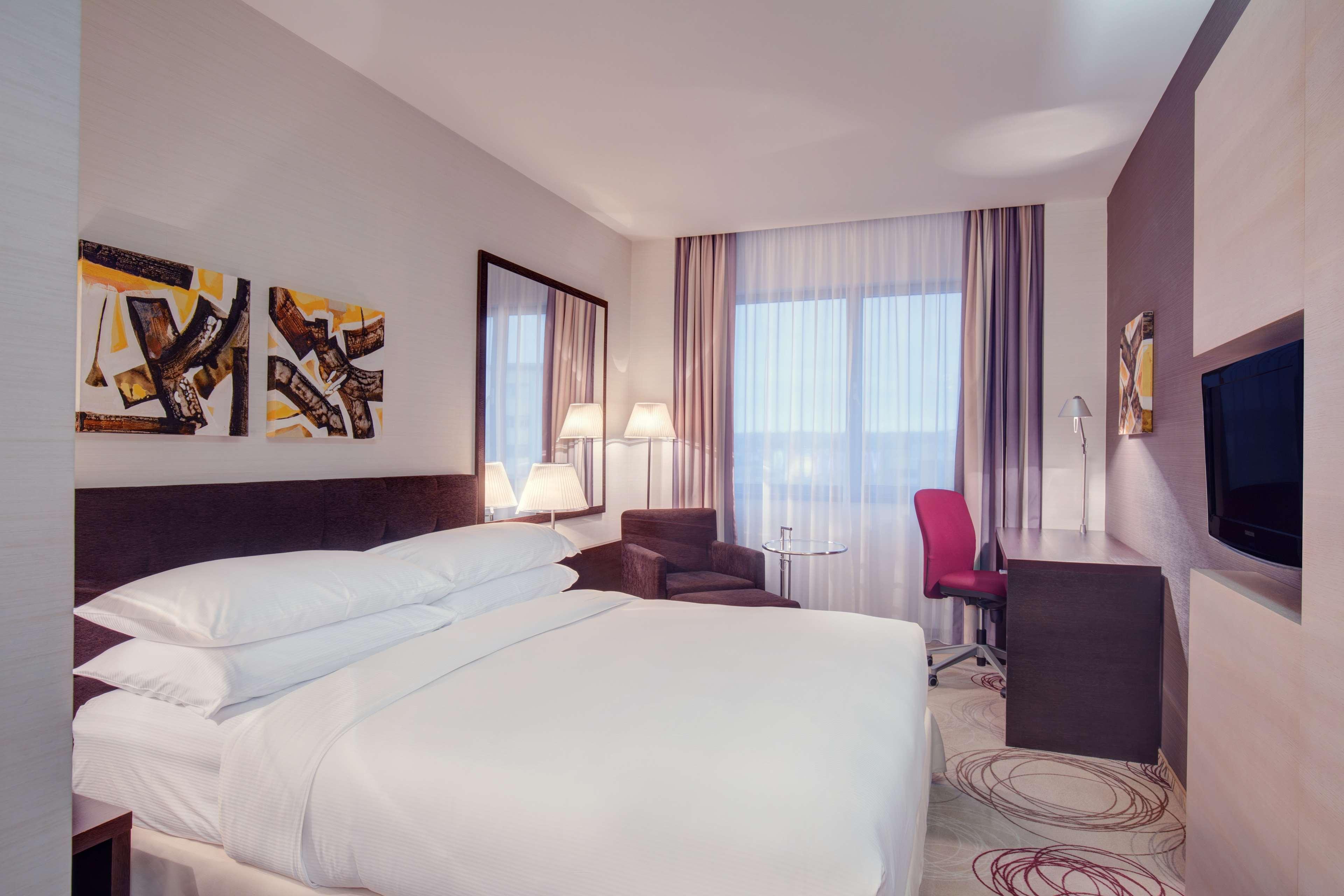 Double Guest Room King Bed