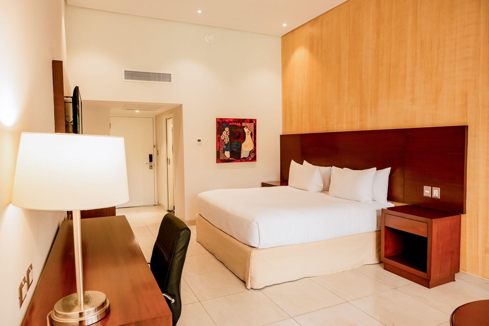 Double Pool View King Bed