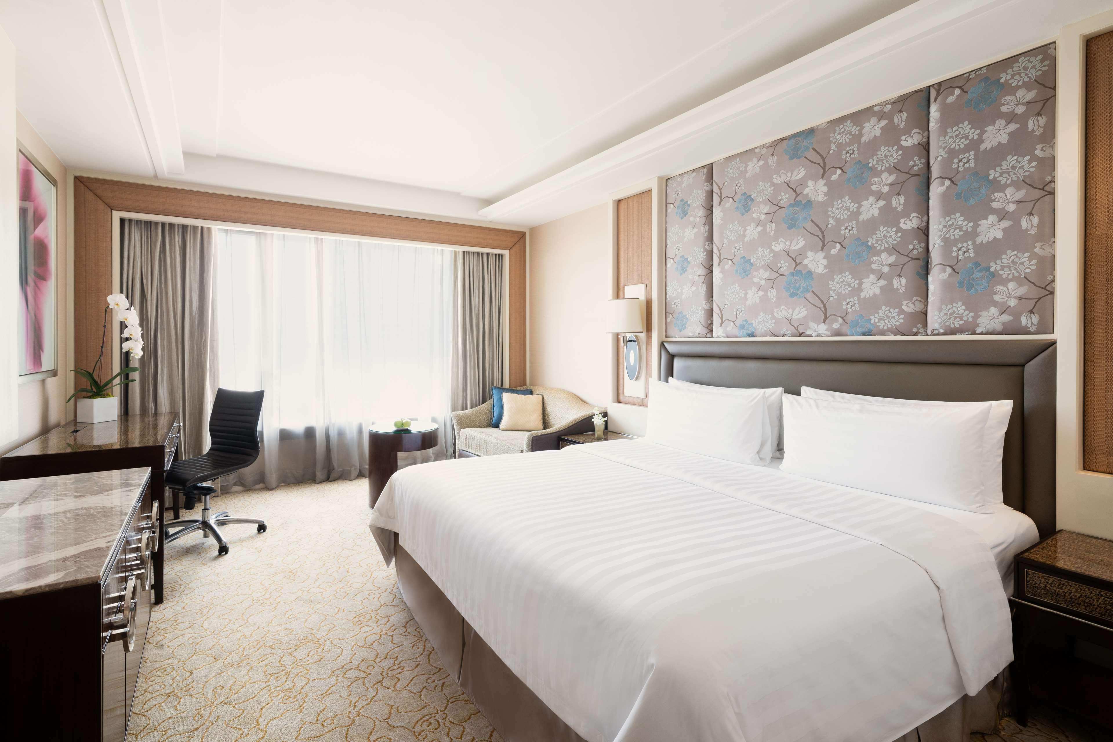 Double Deluxe King Bed