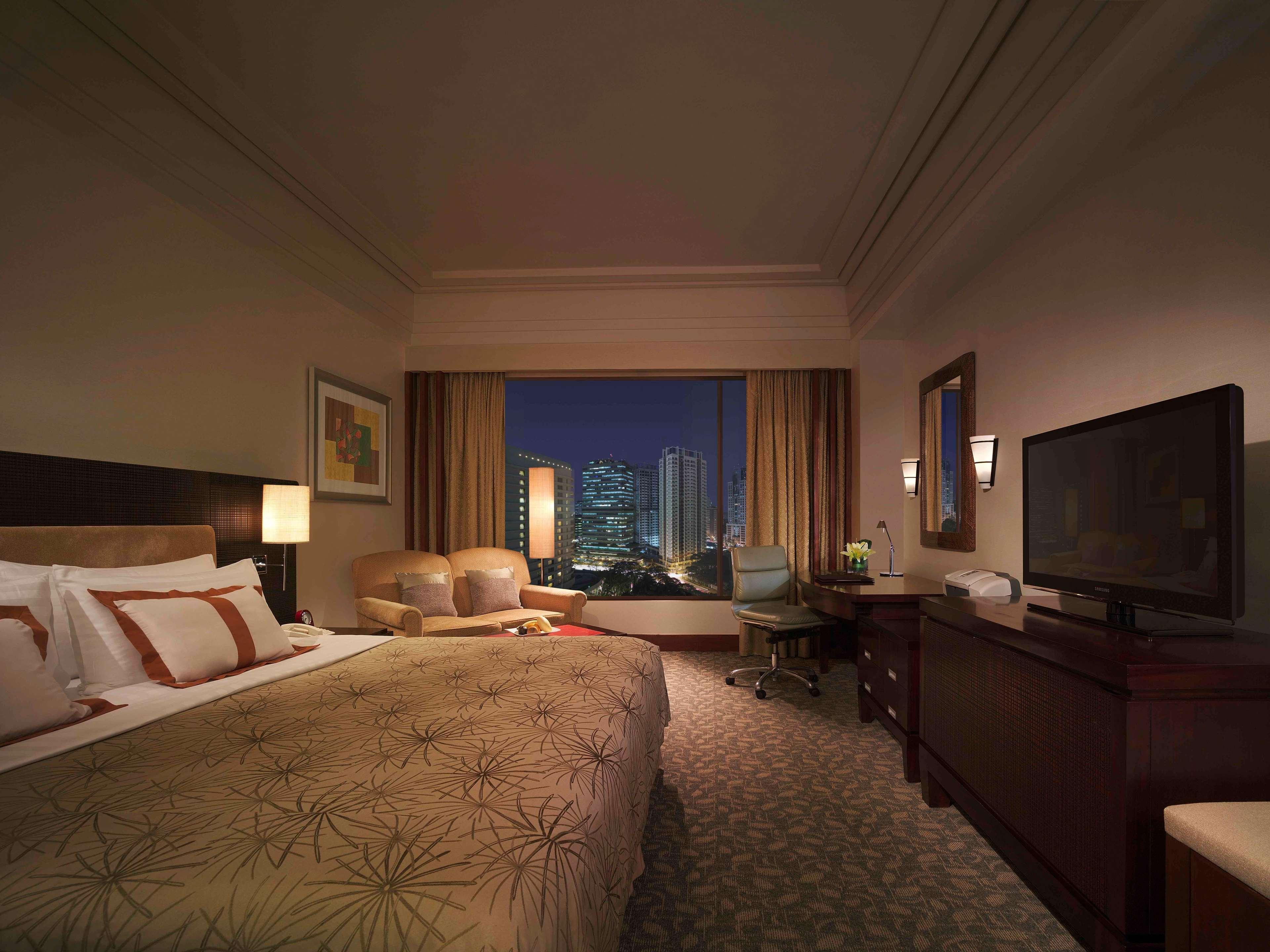 Double Club King Bed