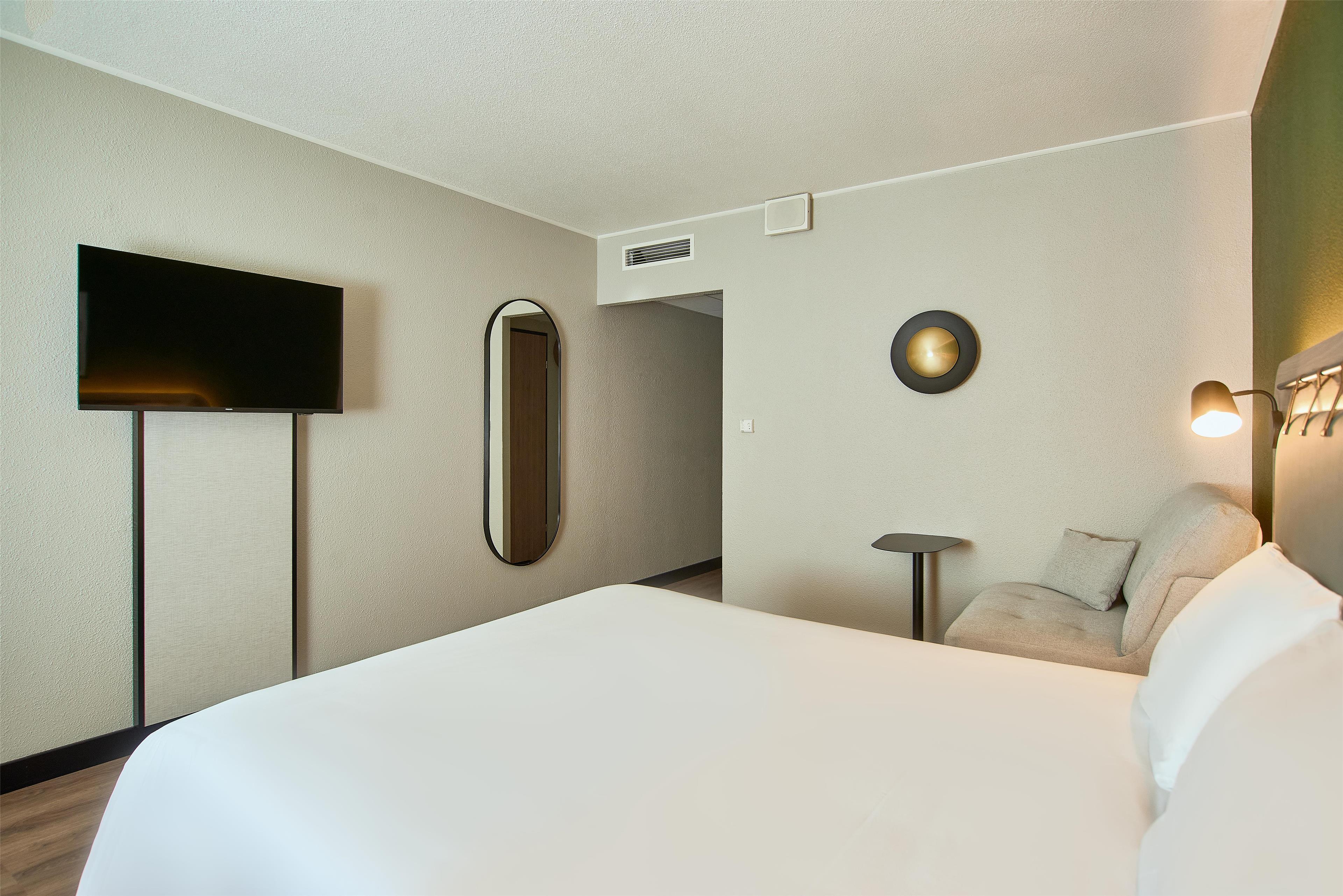 Double Queen Size Bed