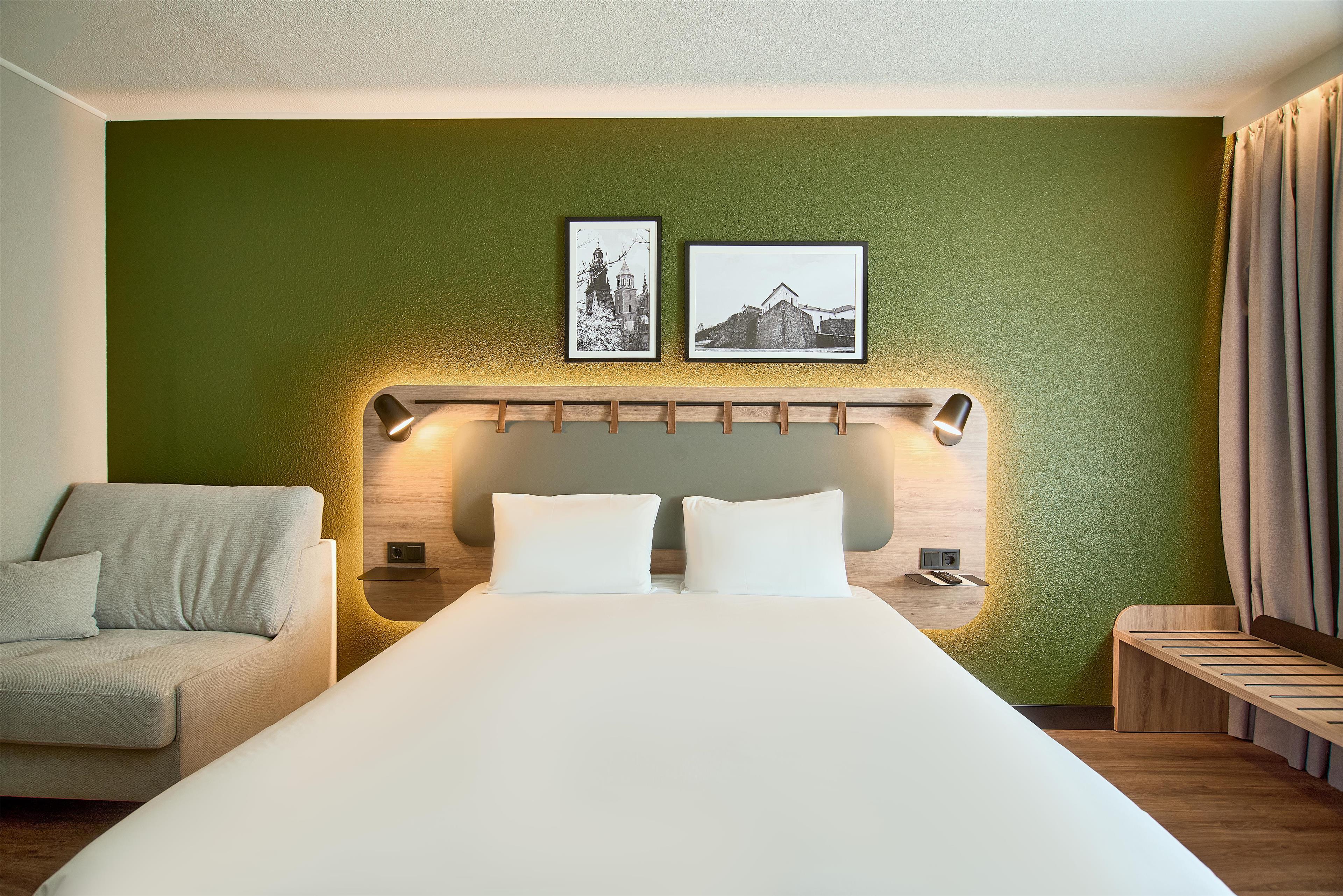 Double Queen Size Bed