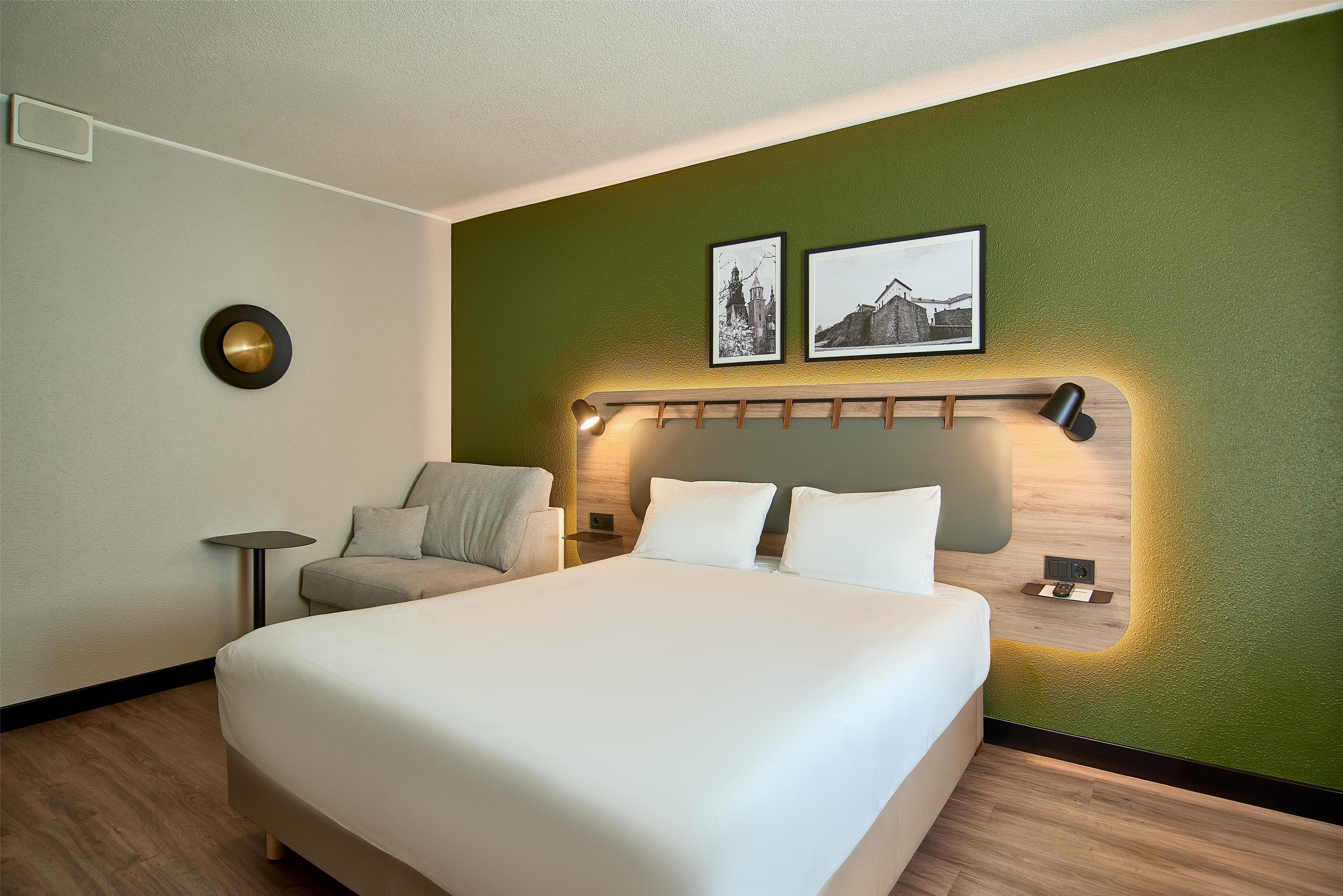 Double Queen Size Bed