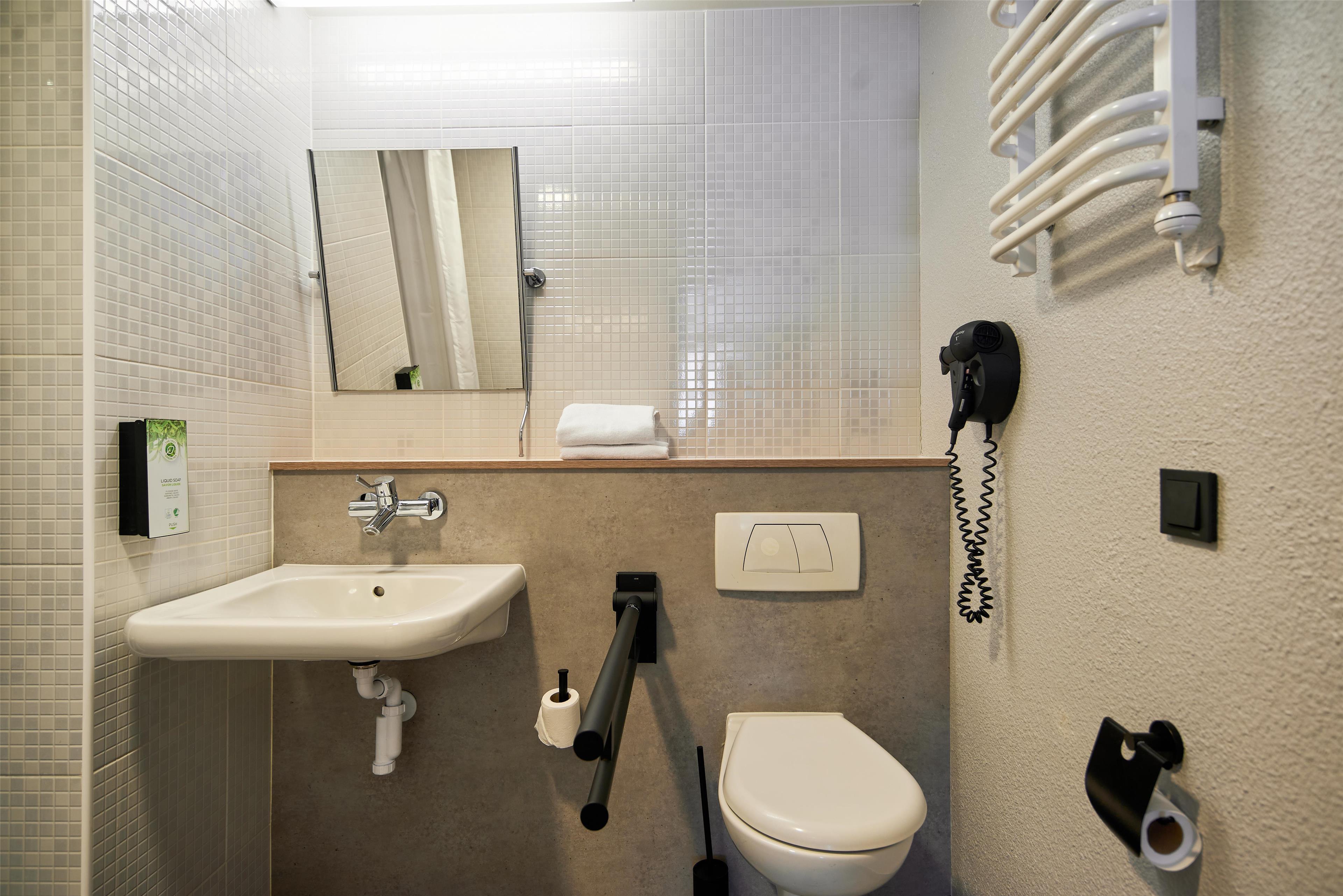 Double Queen Size Bed