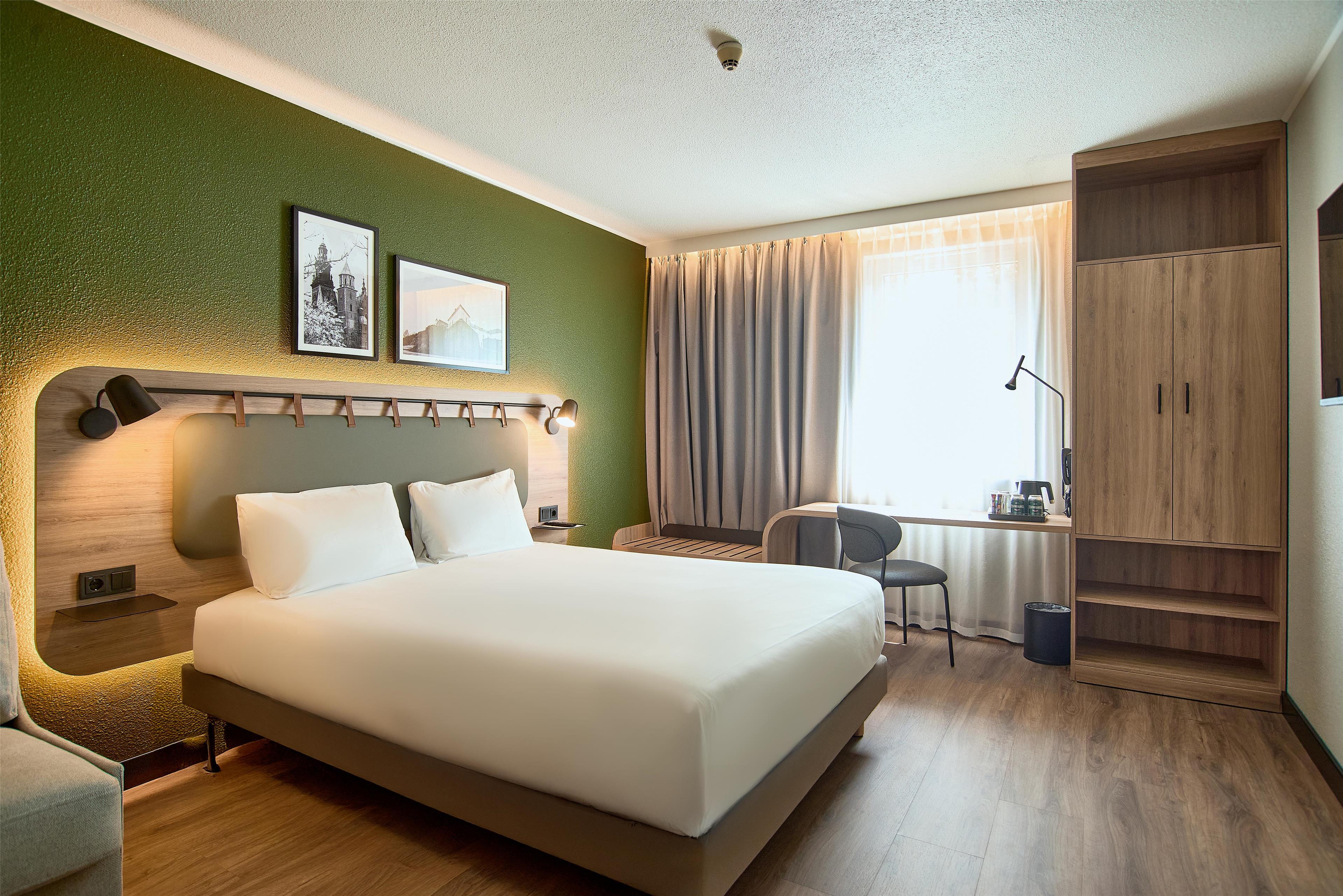 Double Queen Size Bed