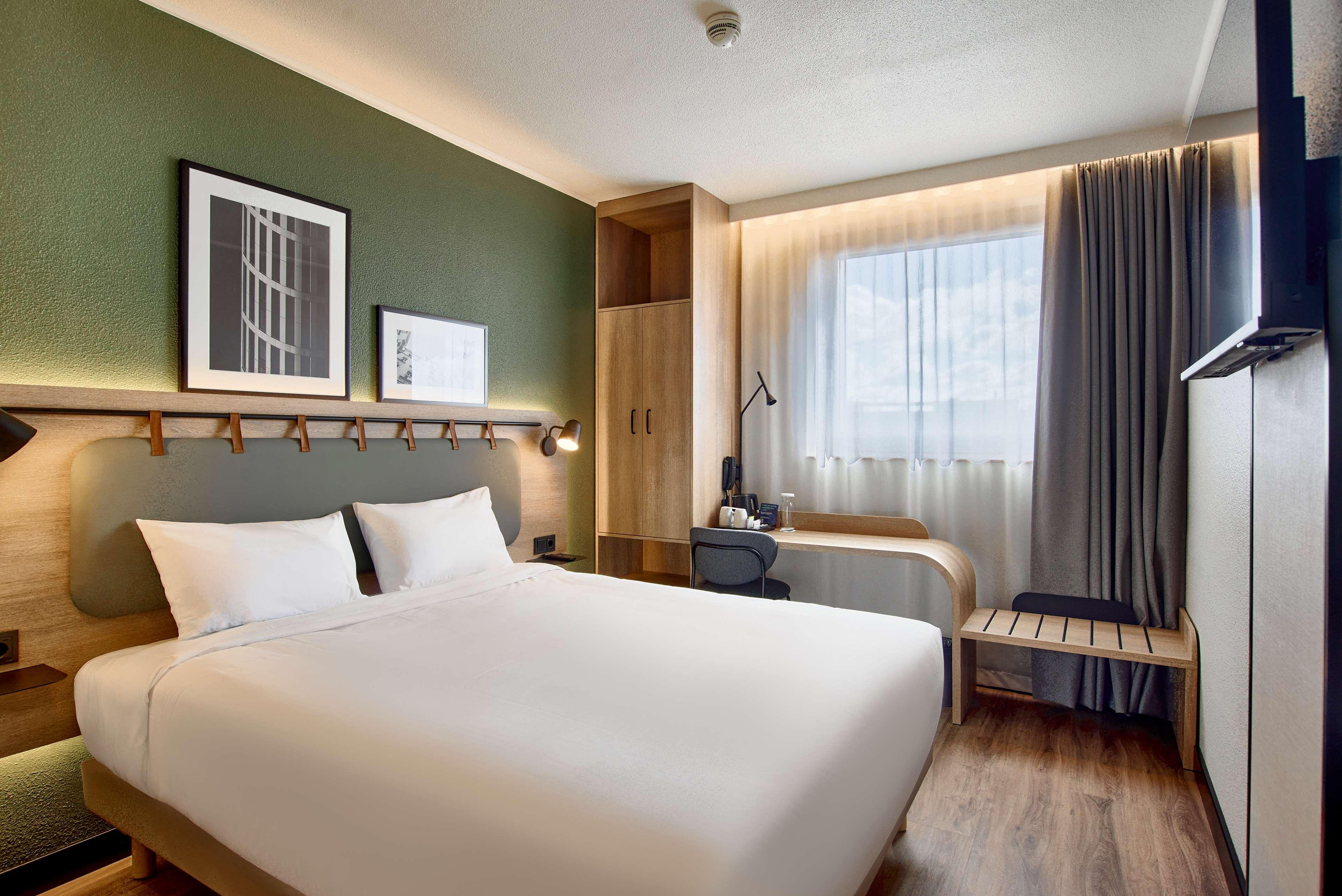 Double Queen Size Bed