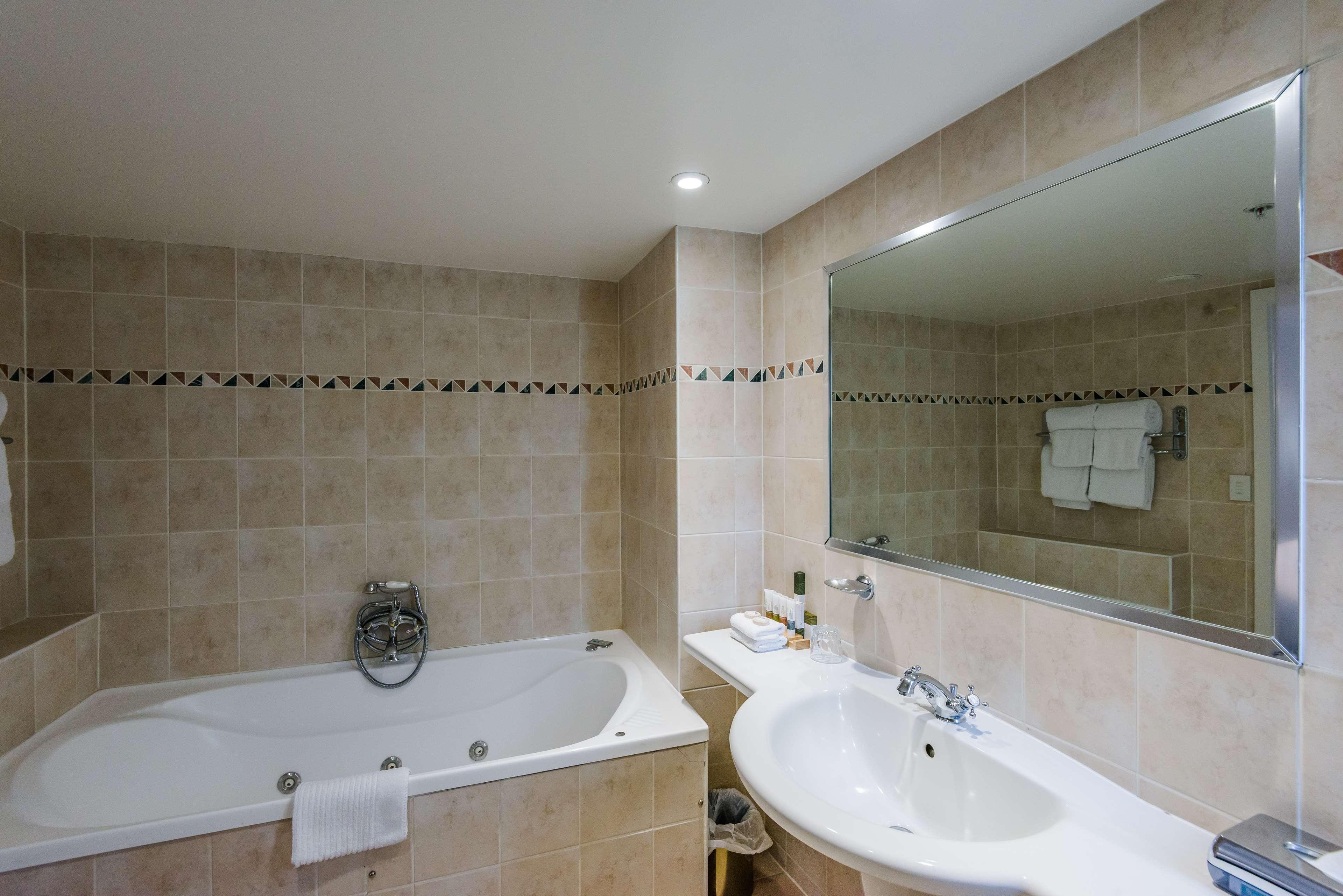 Double King Bed One Bedroom 