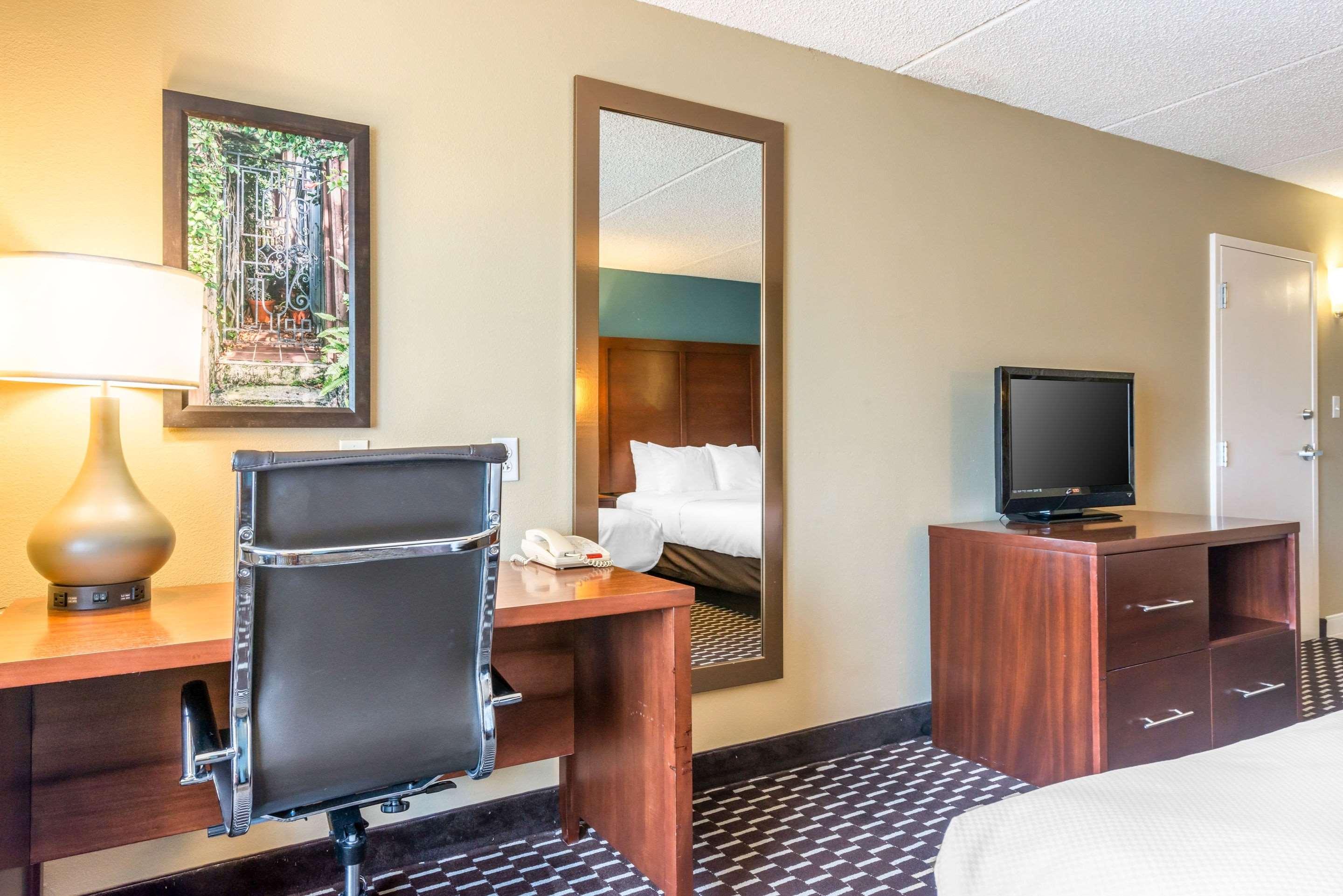 Suite Two Queen Beds Non Smoking