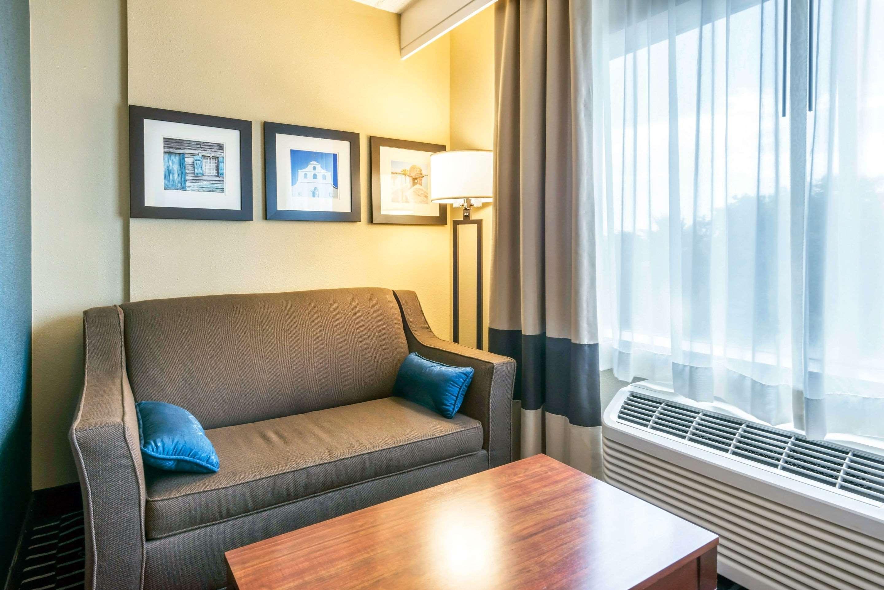 Suite Two Queen Beds Non Smoking