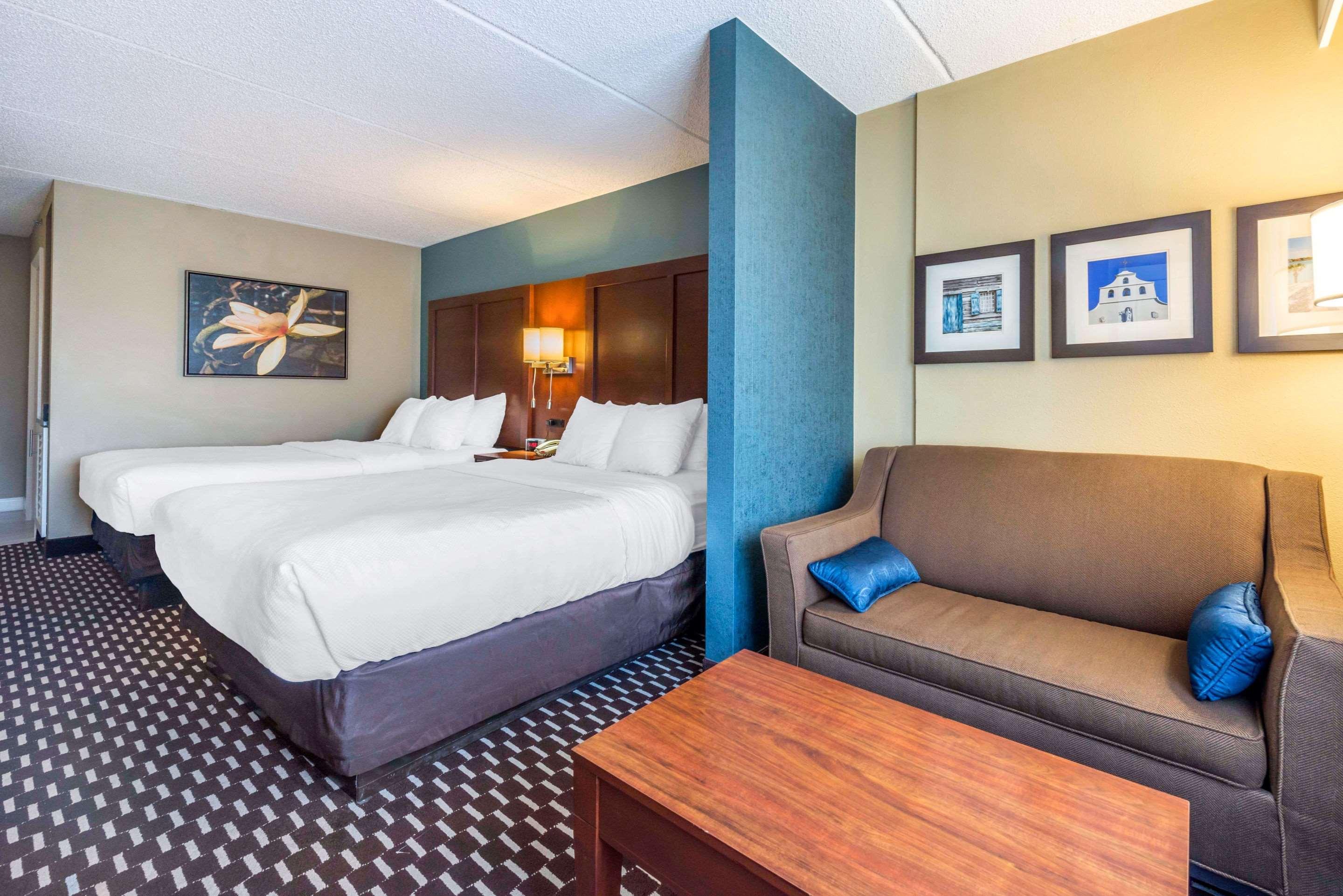 Suite Two Queen Beds Non Smoking