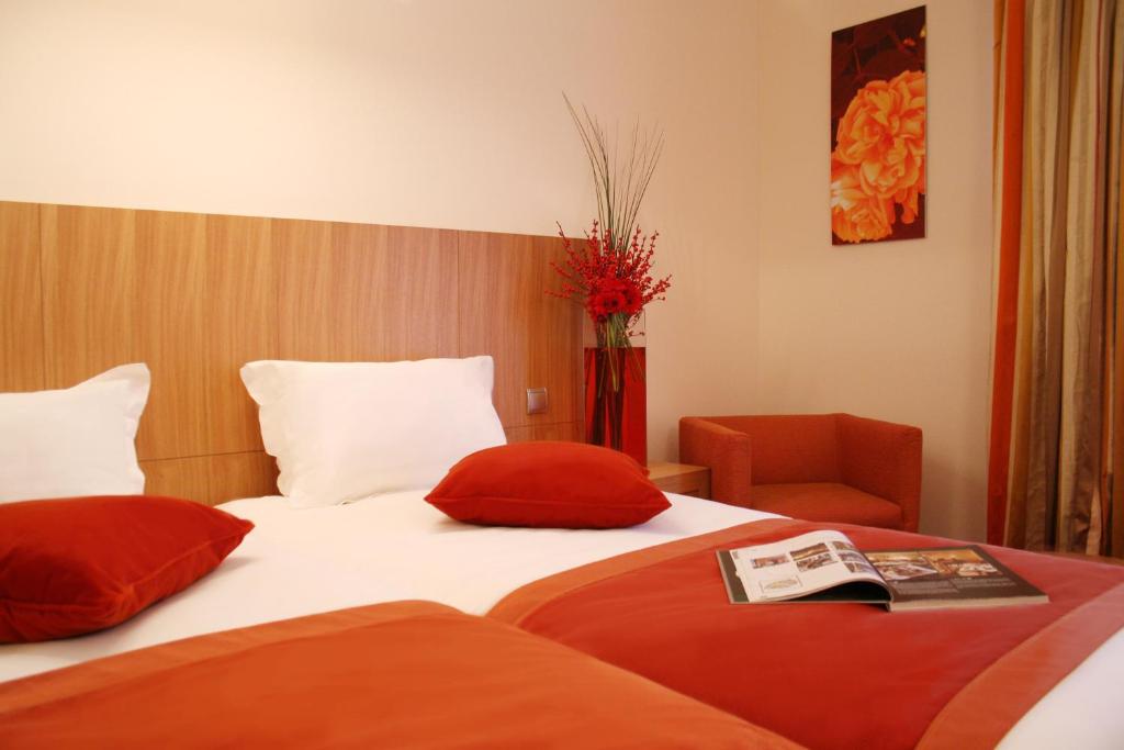 Twin Deluxe Two Beds