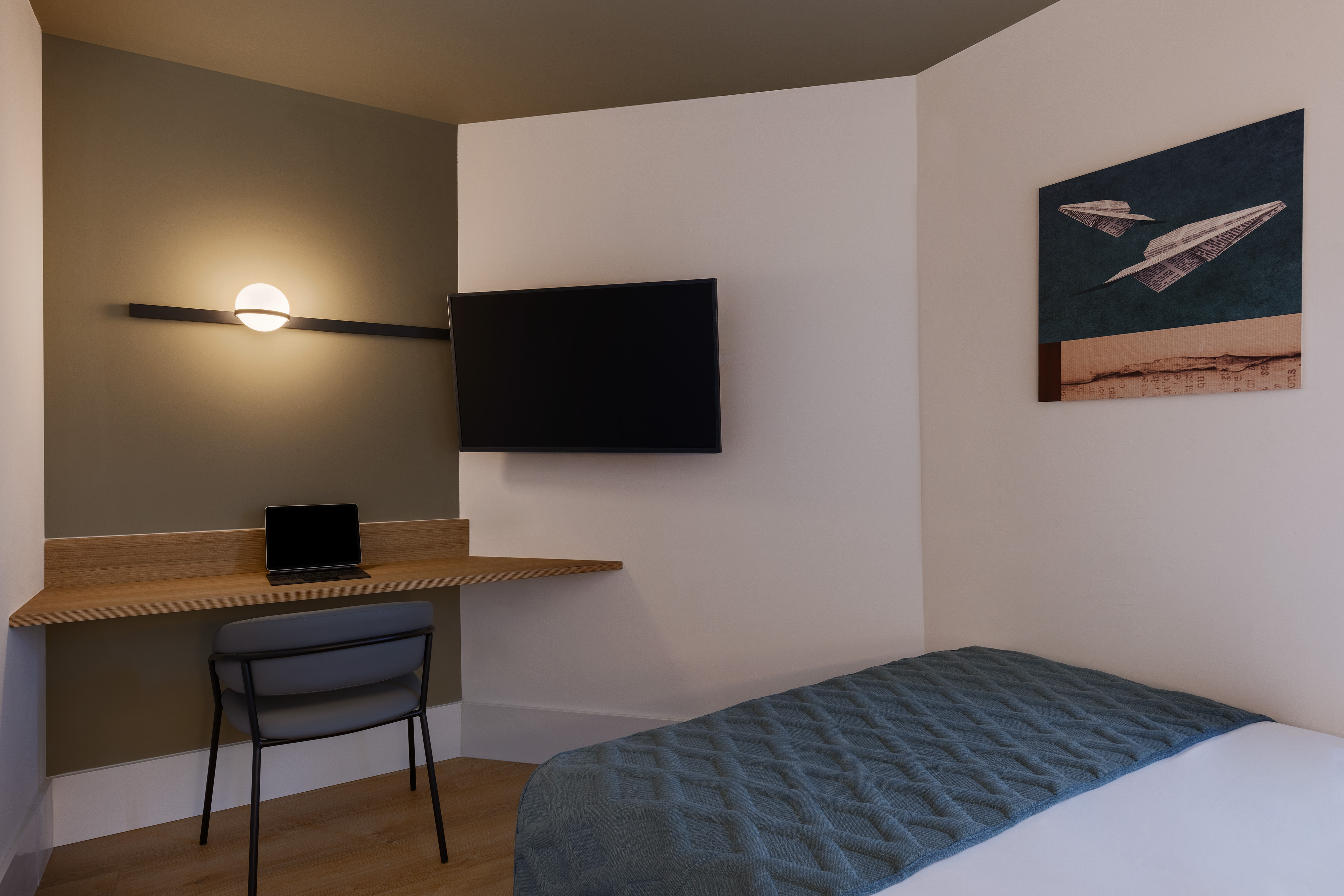 Single Deluxe Two Beds