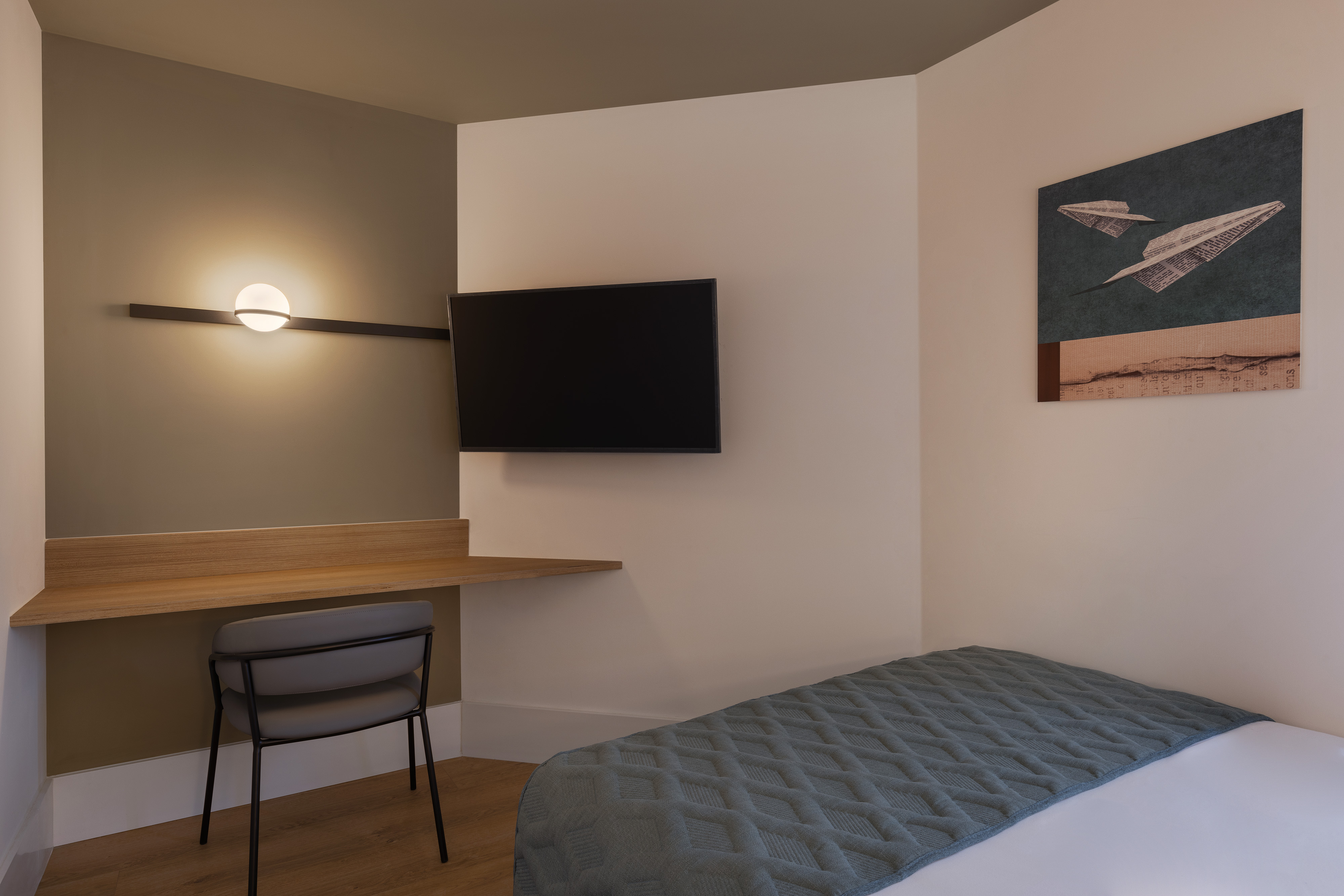 Single Deluxe Two Beds