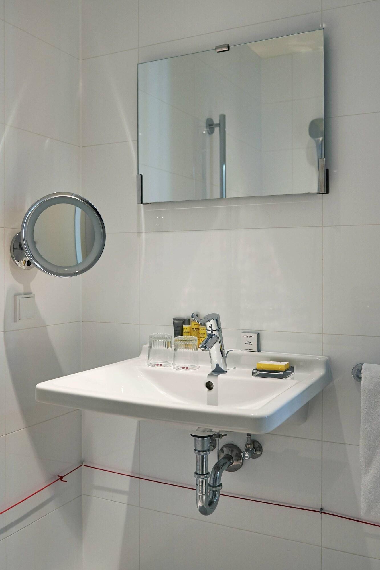 Double Deluxe King Bed