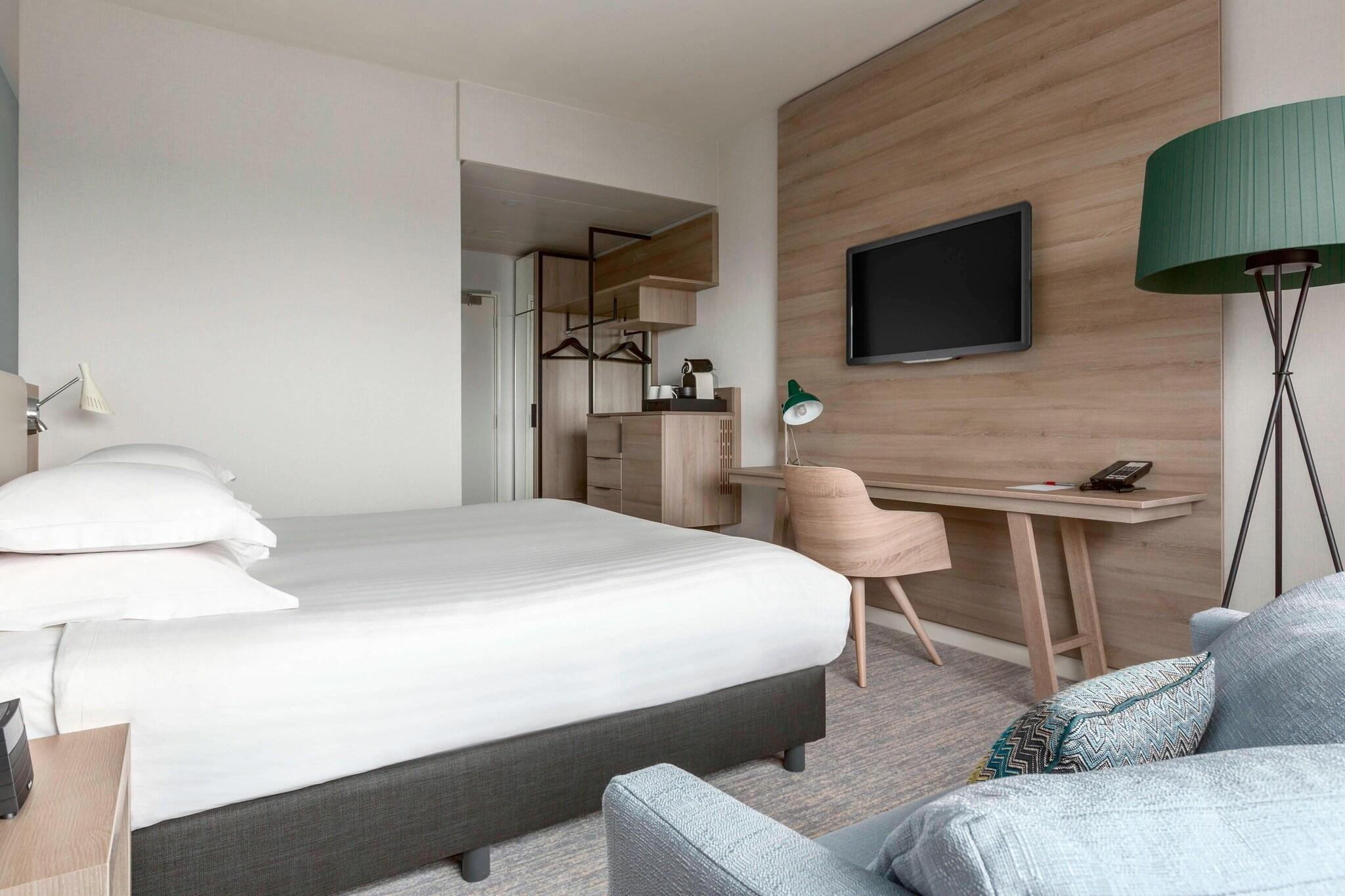 Double Deluxe King Bed