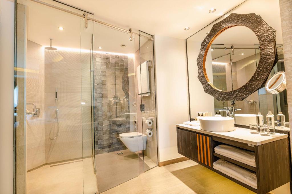 Double Deluxe King Bed