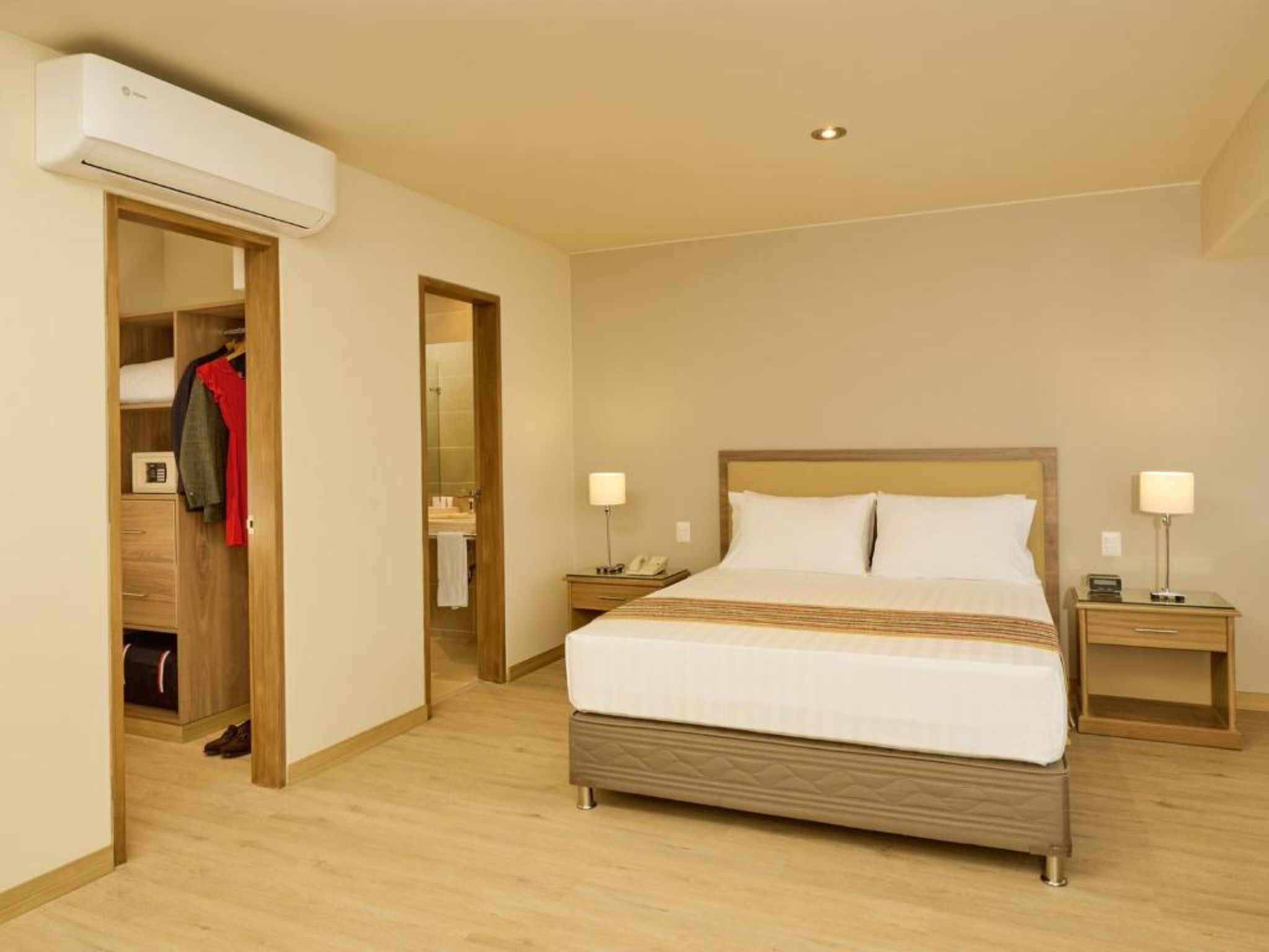 Junior Suite Queen Size Bed