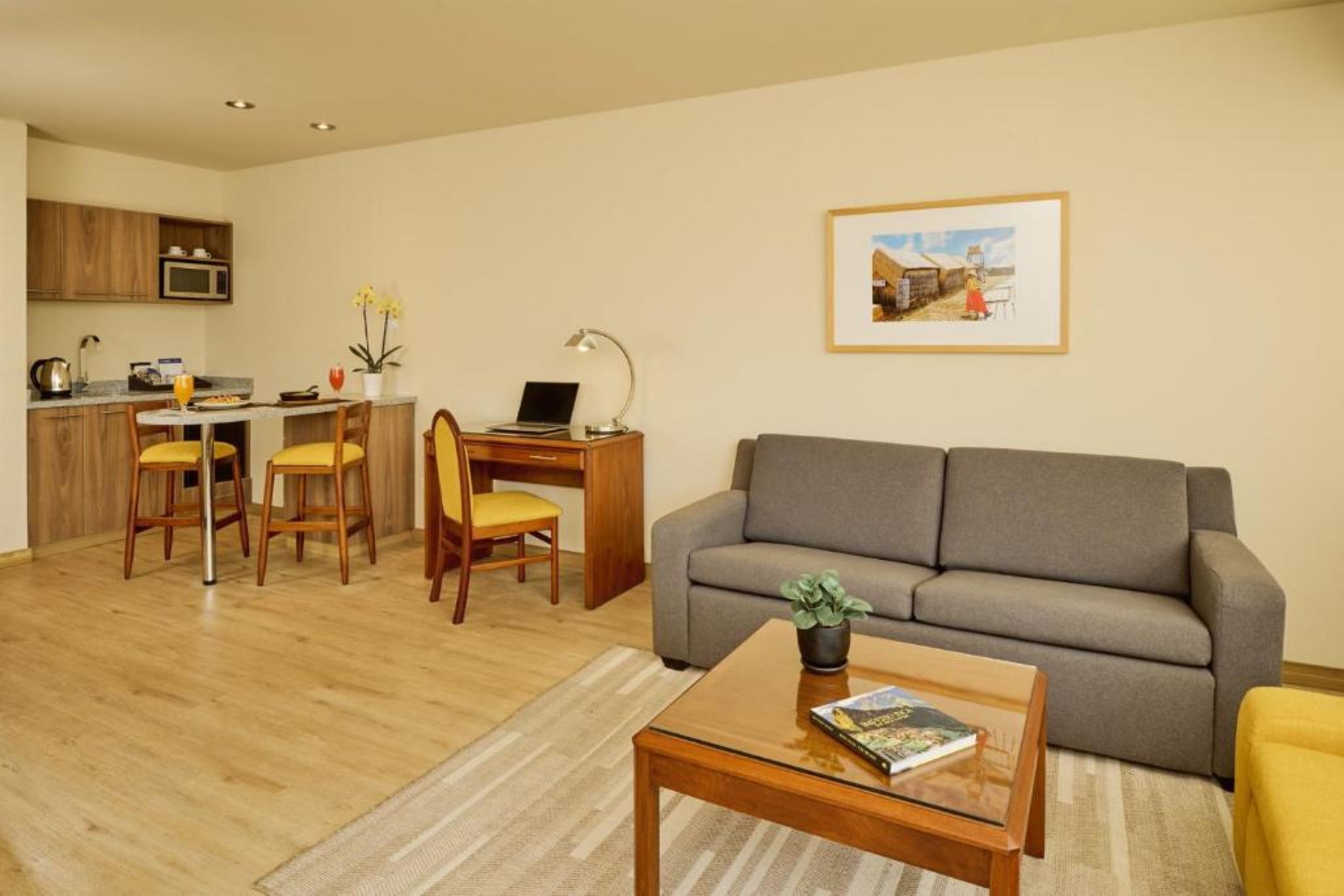 Junior Suite Queen Size Bed