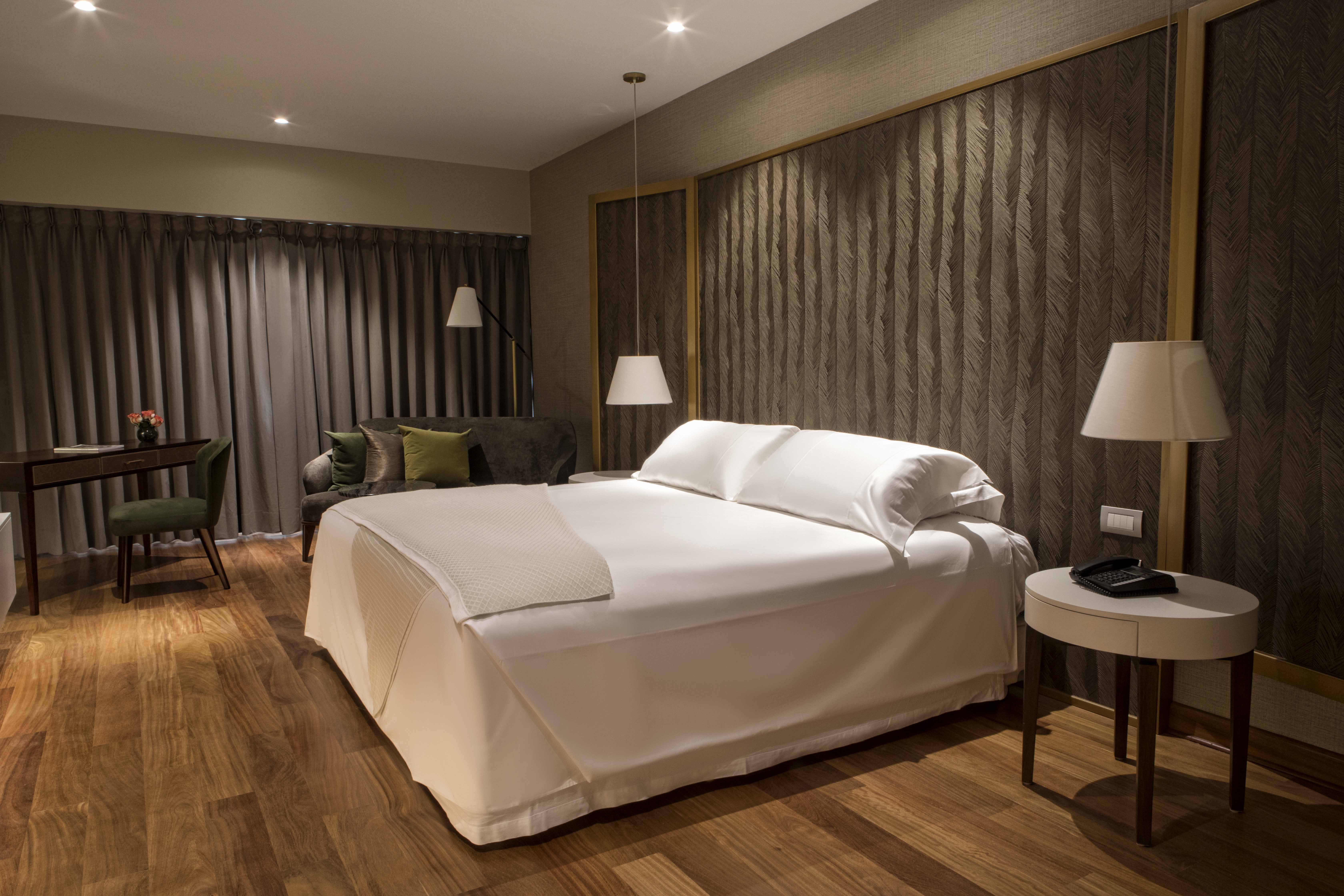 Double Deluxe King Bed